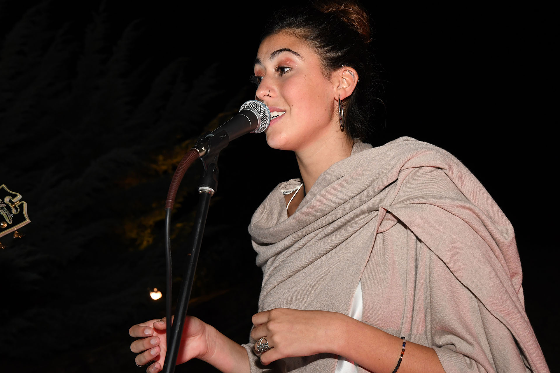 Renata Repetto cautivó en el escenario e hizo cantar a todos los invitados. También, se presentó la banda de Fabián “Zorrito” Von Quintiero, “Zorrito Von & The Cracks, y la DJ uruguaya Ciara Pascual