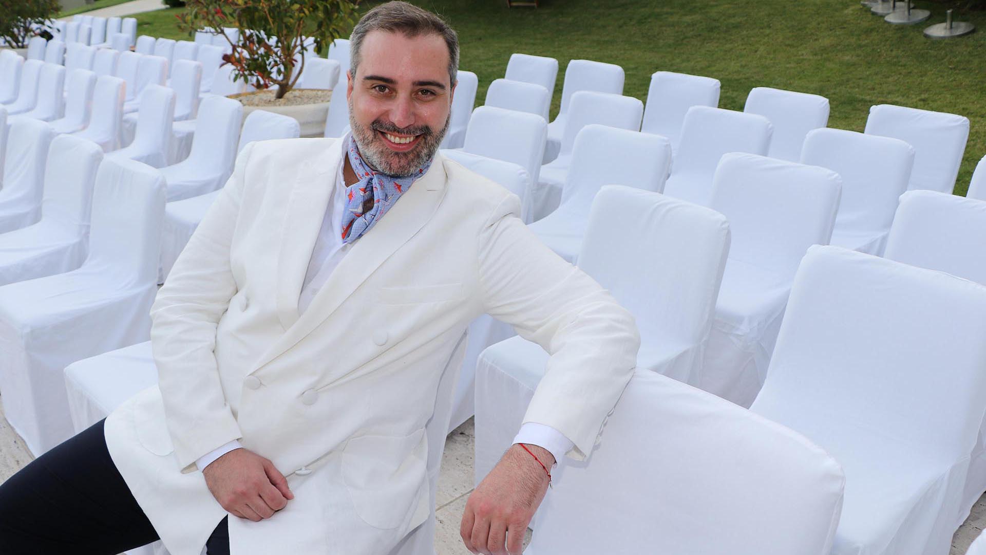 Carlos Burró, el diseñador paraguayo elegido por las figuras argentinas y las mujeres más top de su país