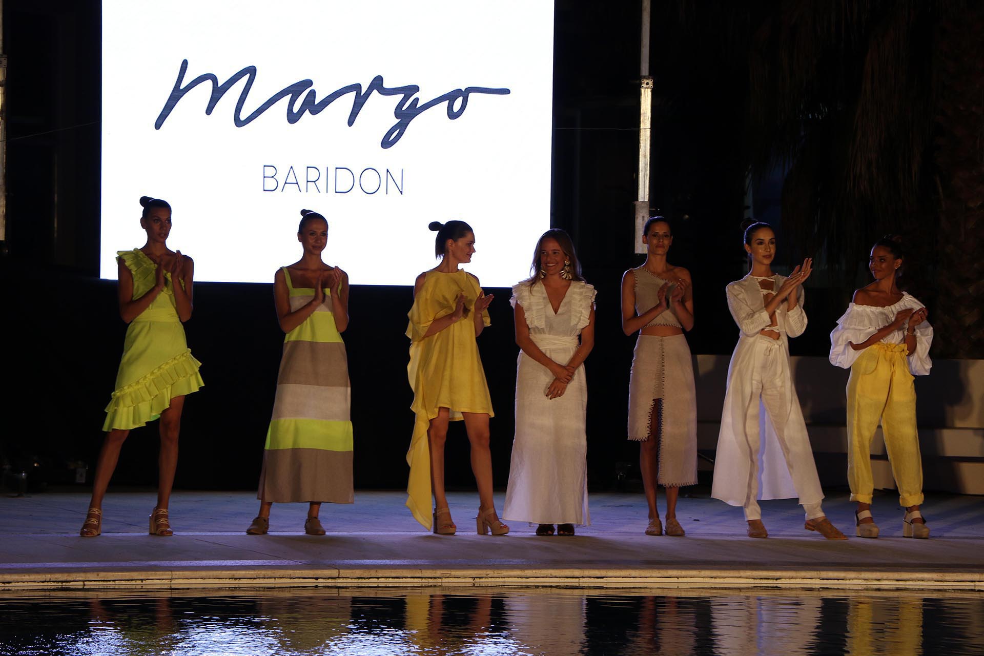 La diseñadora uruguaya, Margo Baridon, junto a sus modelos