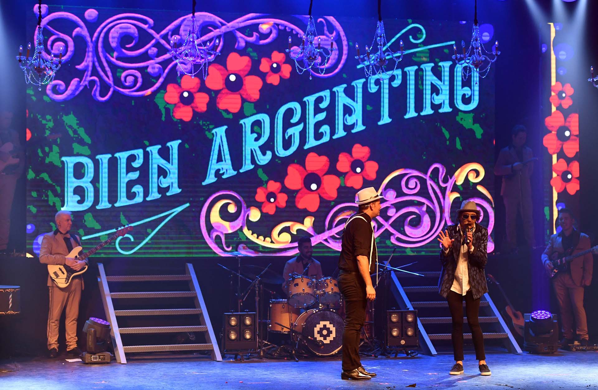 Bien Argentino mezcla humor y música