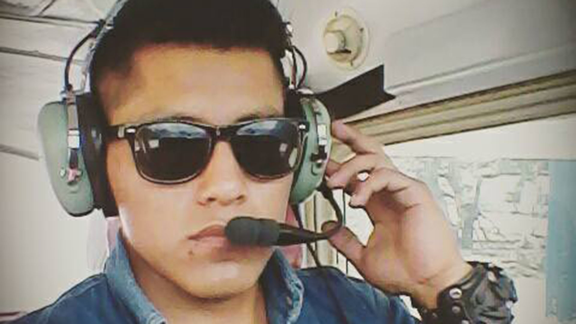 Tumiri está cumpliendo las horas de vuelo para convertirse en piloto (Facebook: Erwin Tumiri)