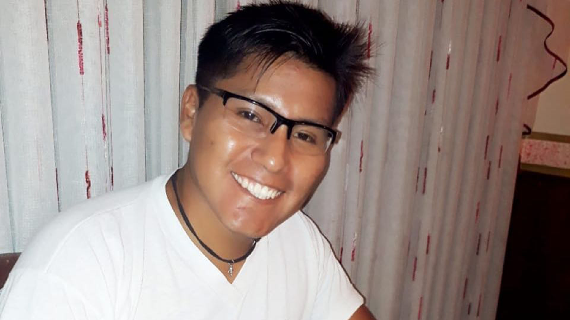 Actualmente, vive con su madre en Cochabamba y forma parte de una banda de pop cristiano (Facebook: Erwin Tumiri)