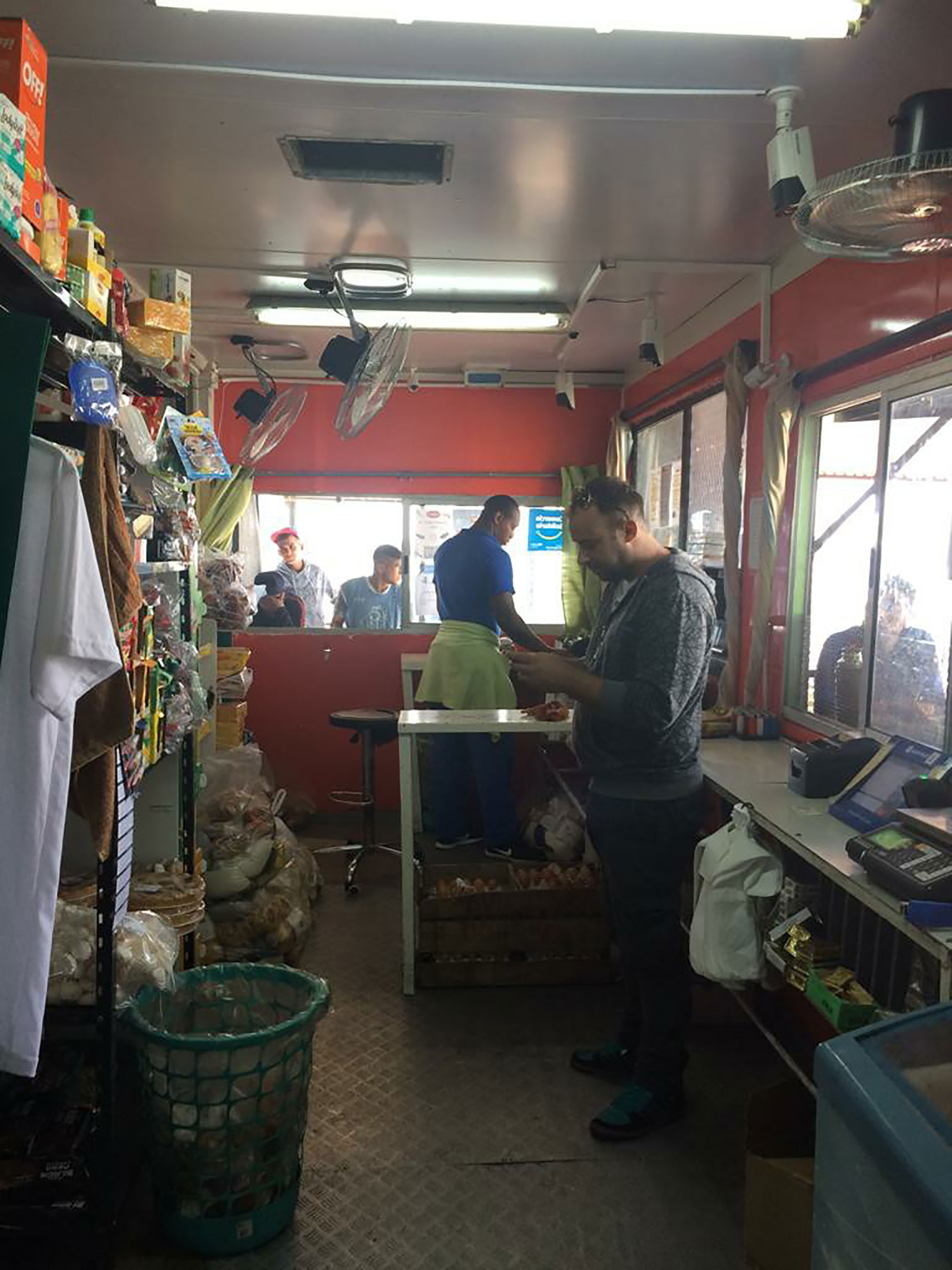 El supermercado de la cárcel COMCAR