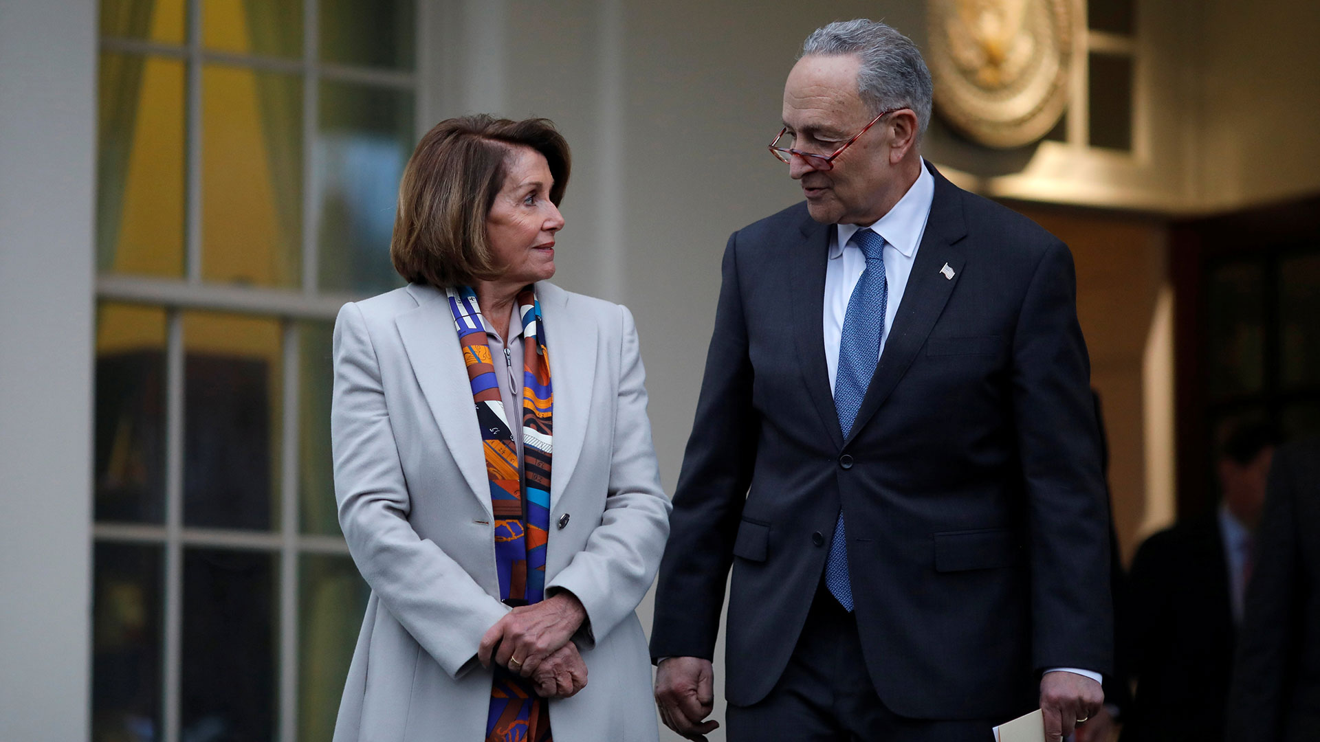 Los líderes demócratas Nancy Pelosi y Charles Schumer han reiterado que no apoyan la construcción del muro. (Reuters)