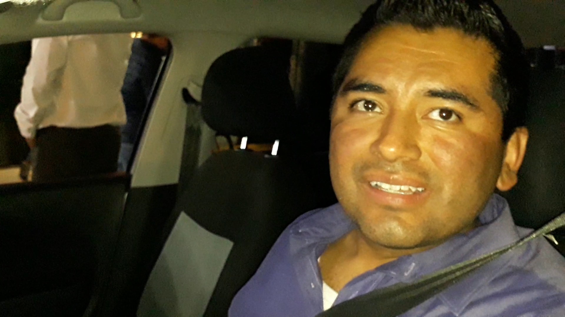 Gerardo Islas conductor de Uber se formó durante más de 6 horas para cargar gasolina, la cual no consiguió (Foto: Patricia Juárez/INFOBAE MÉXICO)