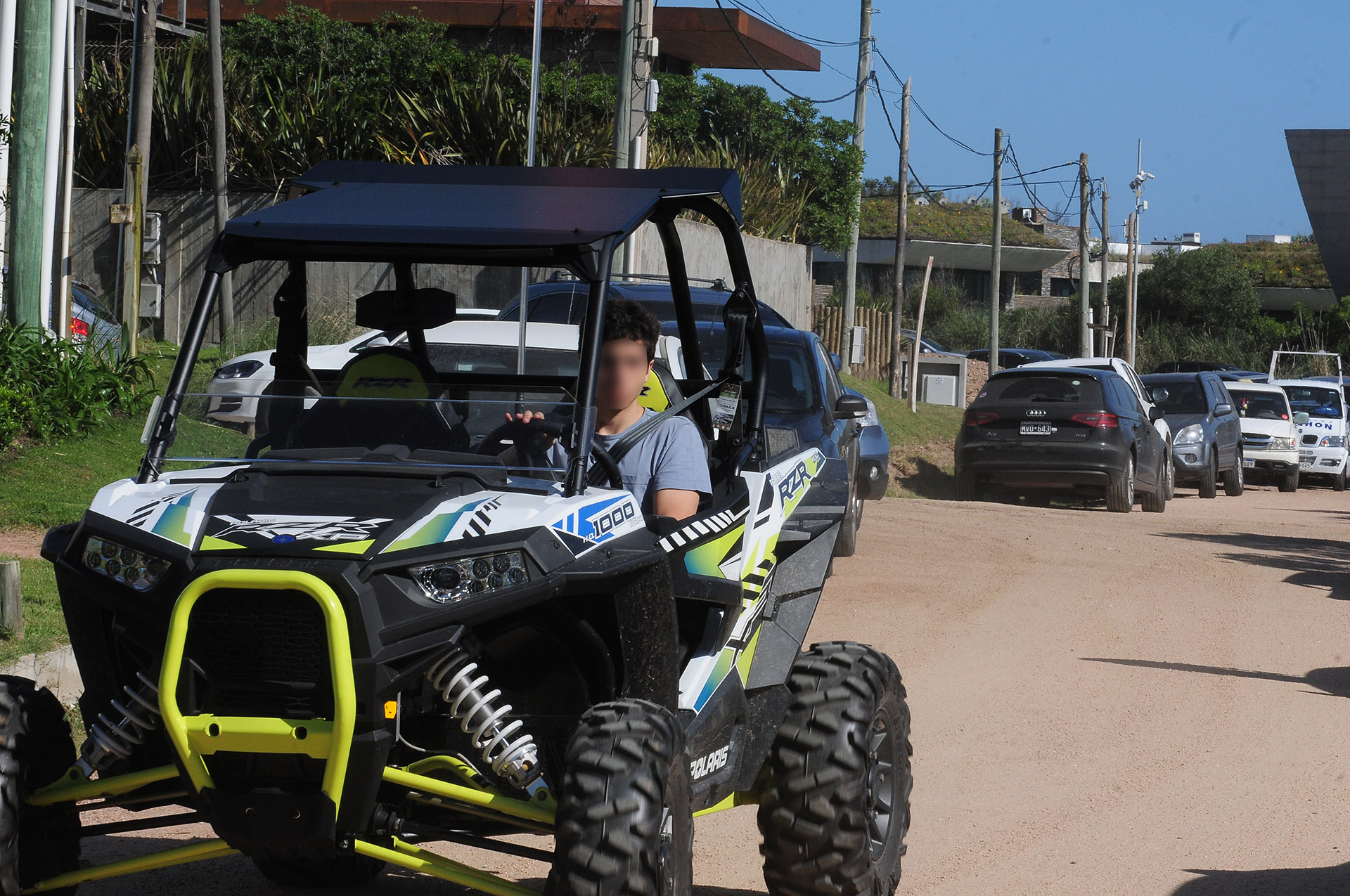 Rocco Gastaldi de paseo en Polaris 100