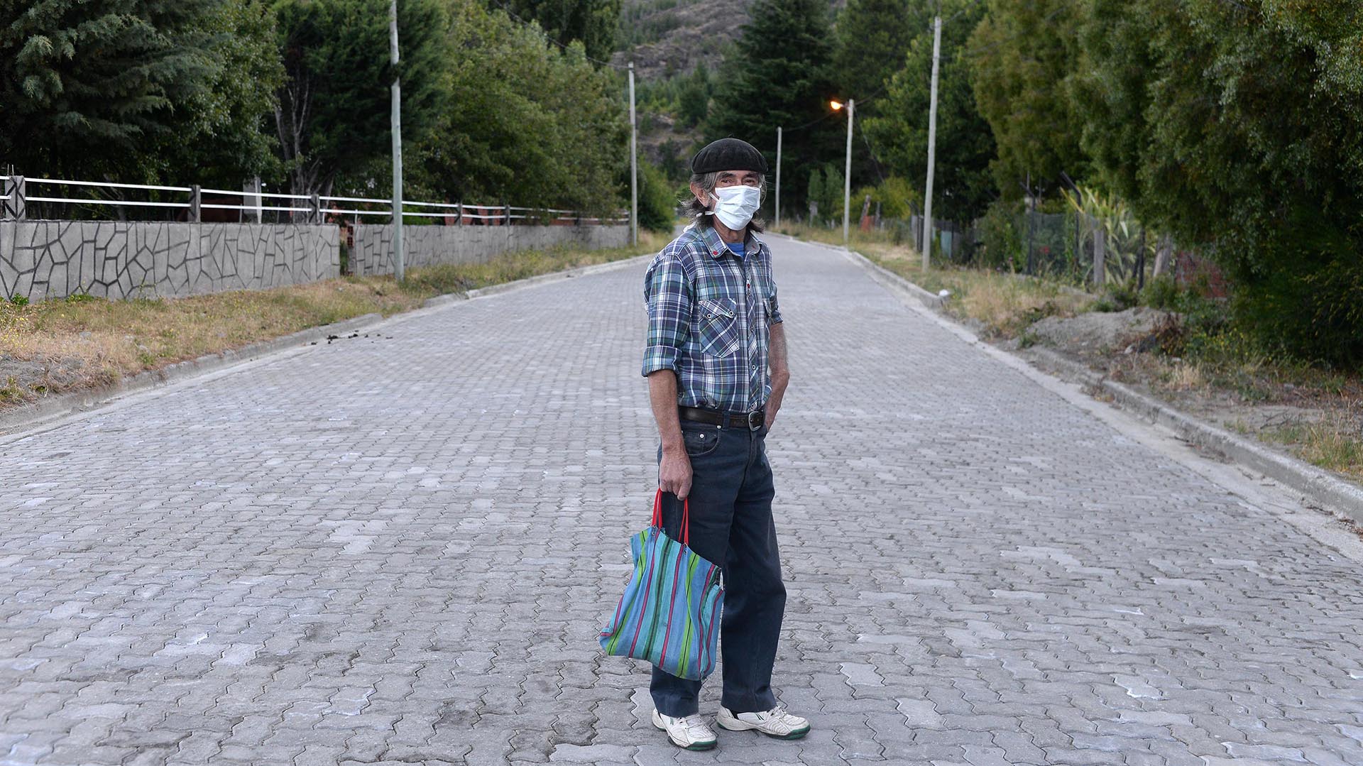 El hantavirus también pertenece a la familia de los arenavirus ya que es la transmisión del roedor al humano. En el pueblo patagónico de Epuyén, el hantavirus cambió los hábitos de la población para siempre alrededor del ratón colilargo (Télam)