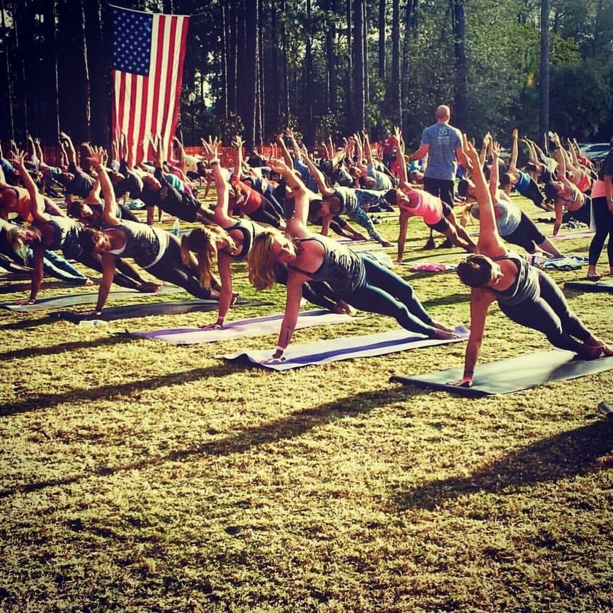 Nevins enseña una clase de yoga en 2015 en el Festival de la Libertad en Pinehurst, NC Foto: (Wounded Warrior Project)