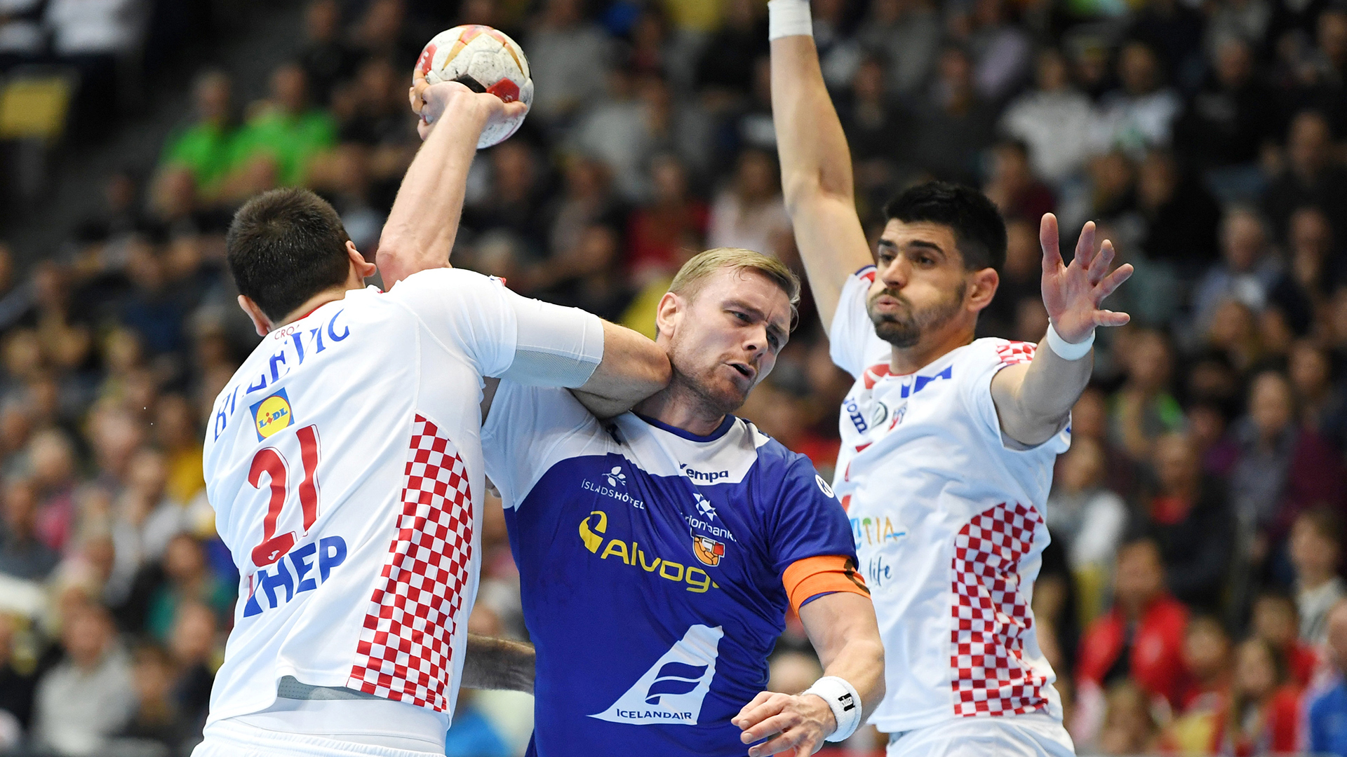 Croacia derrotó a Islandia 31 a 27 en su debut en el Mundial (REUTERS)
