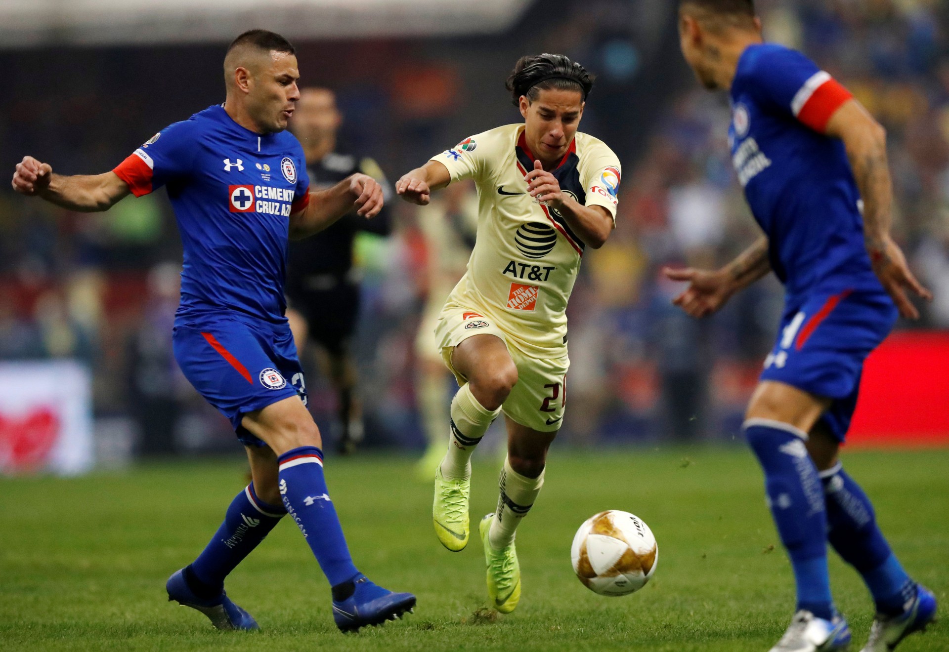 Diego Lainez fue descubierto por el técnico argentino (Foto: Cuartoscuro)