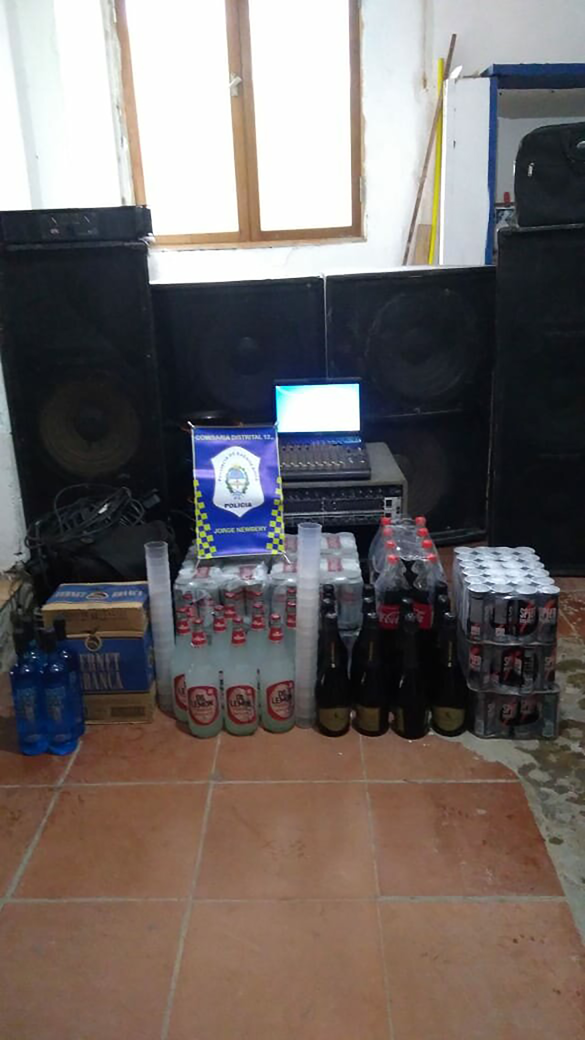 Stock de alcohol en la casa de la calle Falucho.