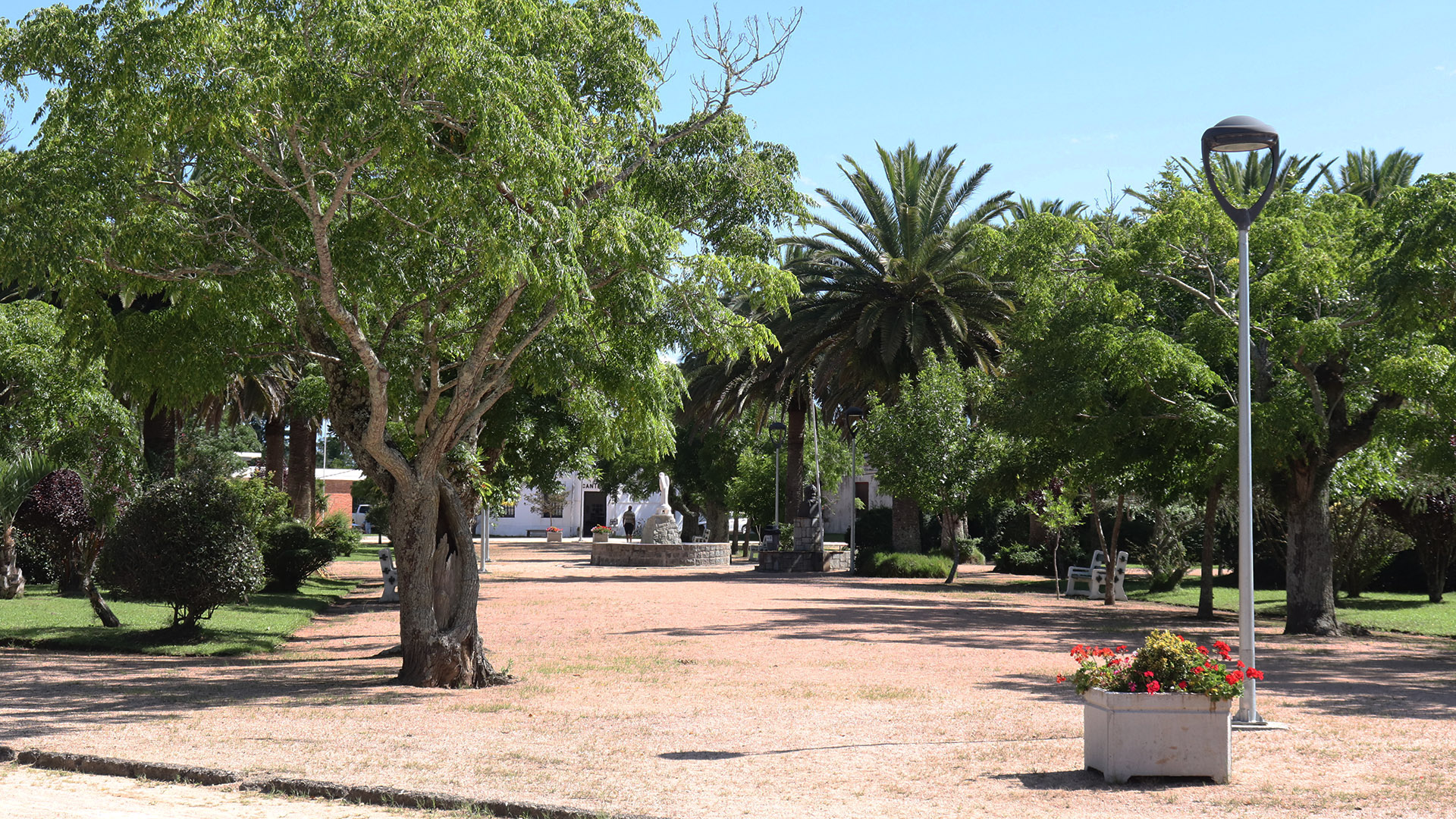 La plaza céntrica de Pueblo Garzón