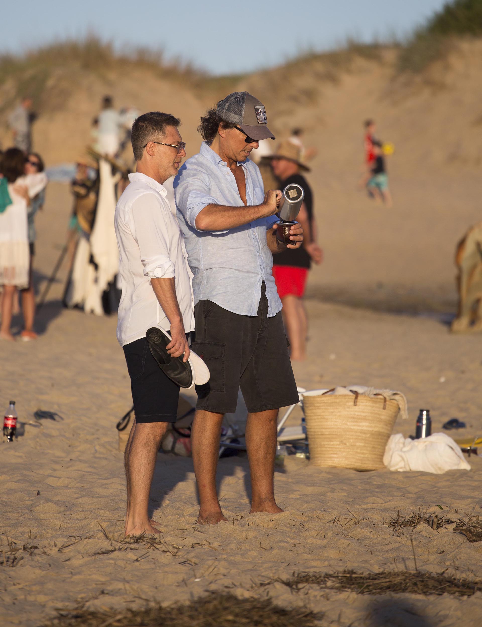 En las playas de José Ignacio, aprovecharon para charlar y tomar mates (GM Press)