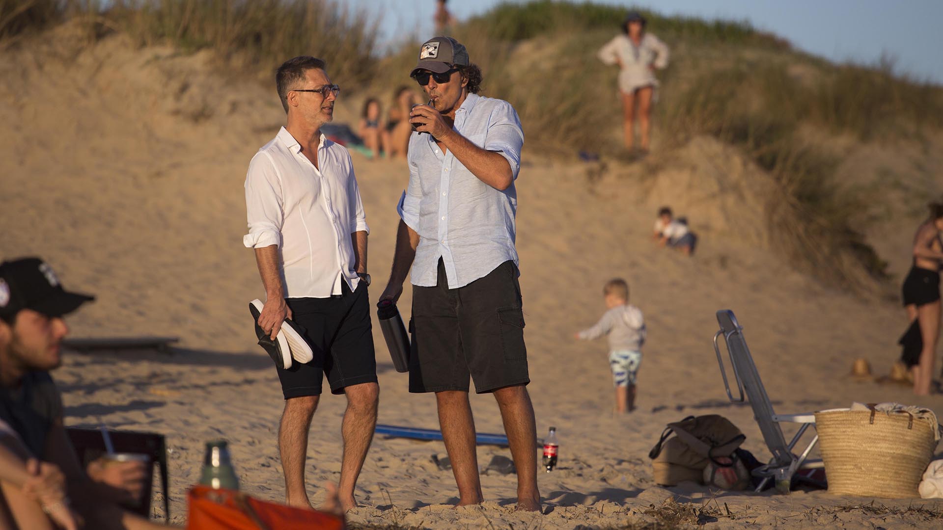 Adrián Suar y Gustavo Bermúdez, en las playas de Punta del Este (GM Press)