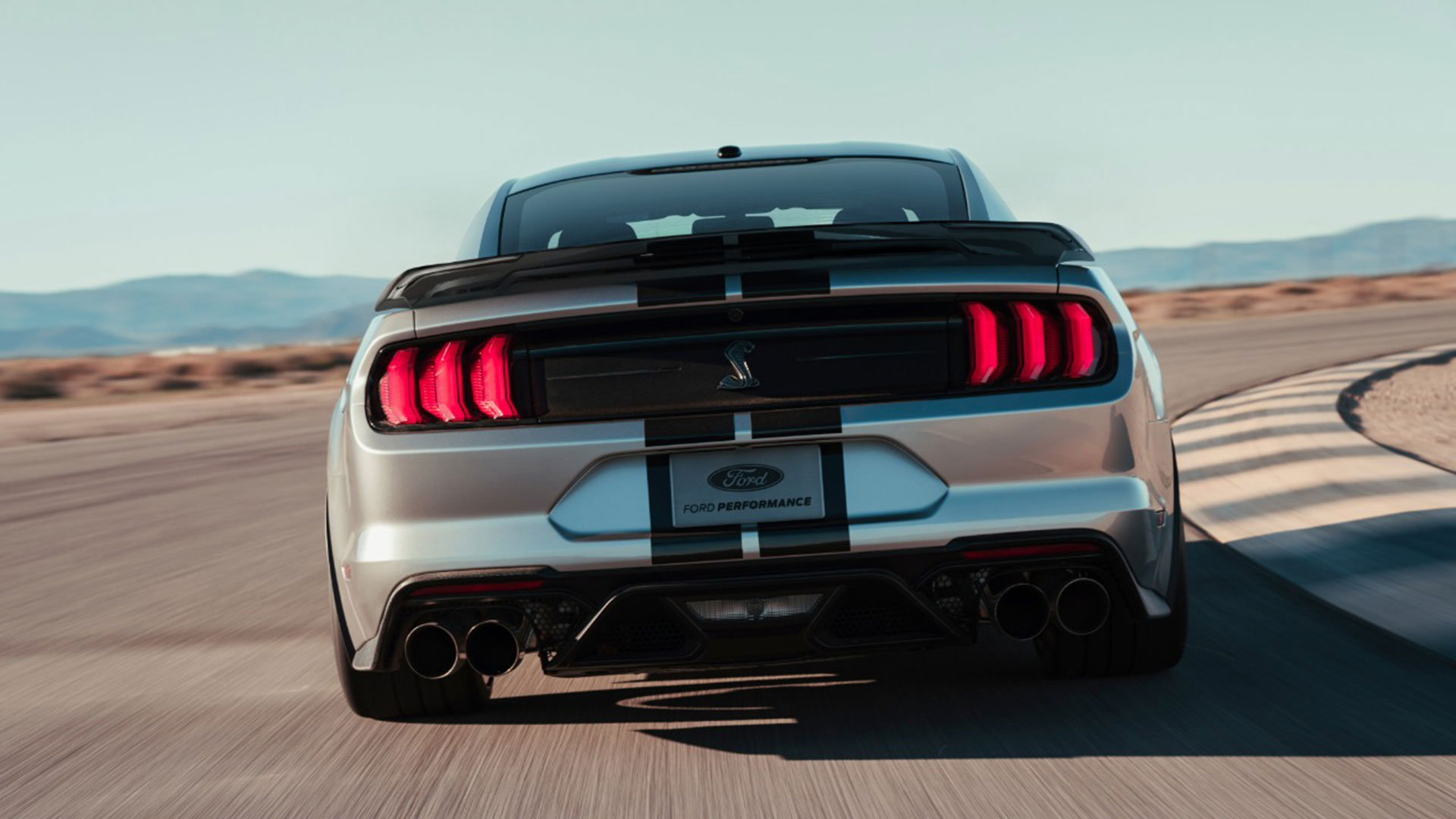 El diseño aerodinámico y las tecnologías de control para el conductor de Ford Performance hacen que cada momento detrás del volante sea aún más emocionante