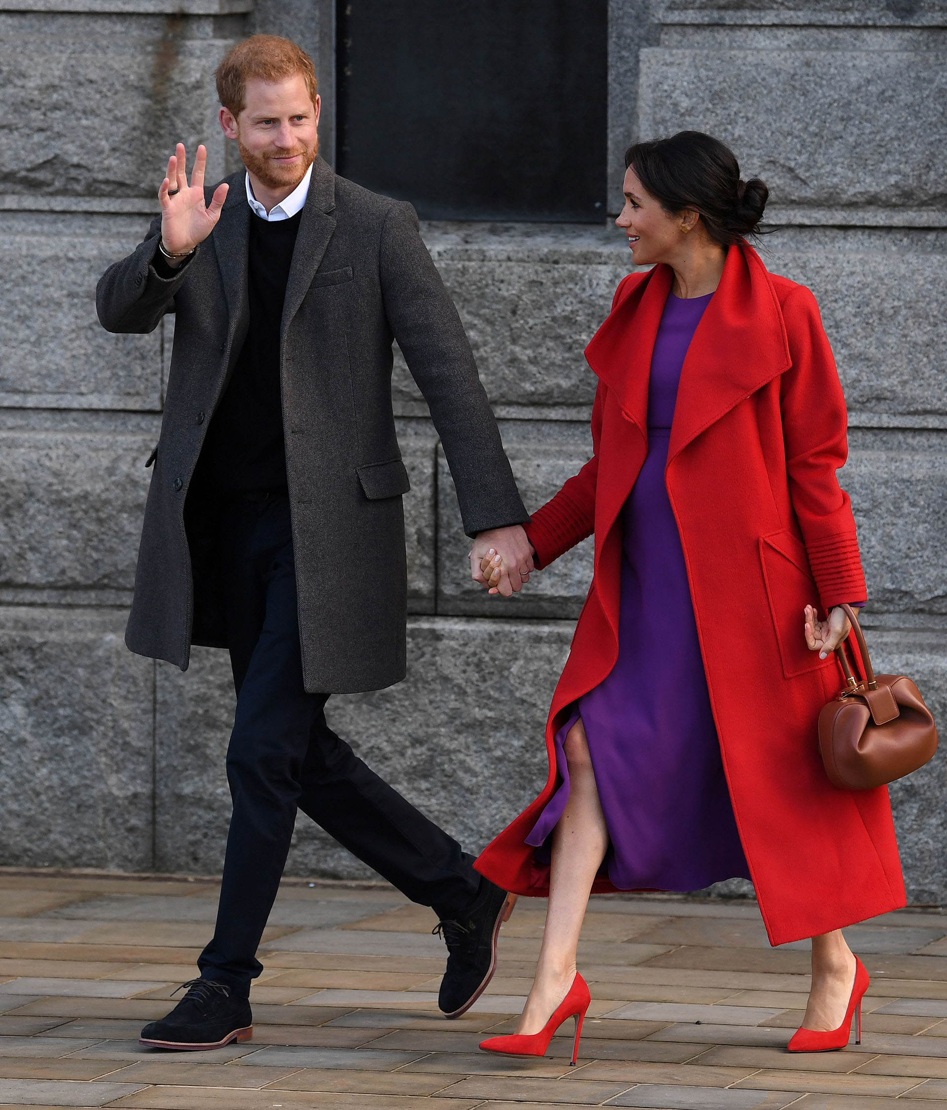 Meghan Markle y el príncipe Harry durante un evento oficial en Inglaterra (AFP)