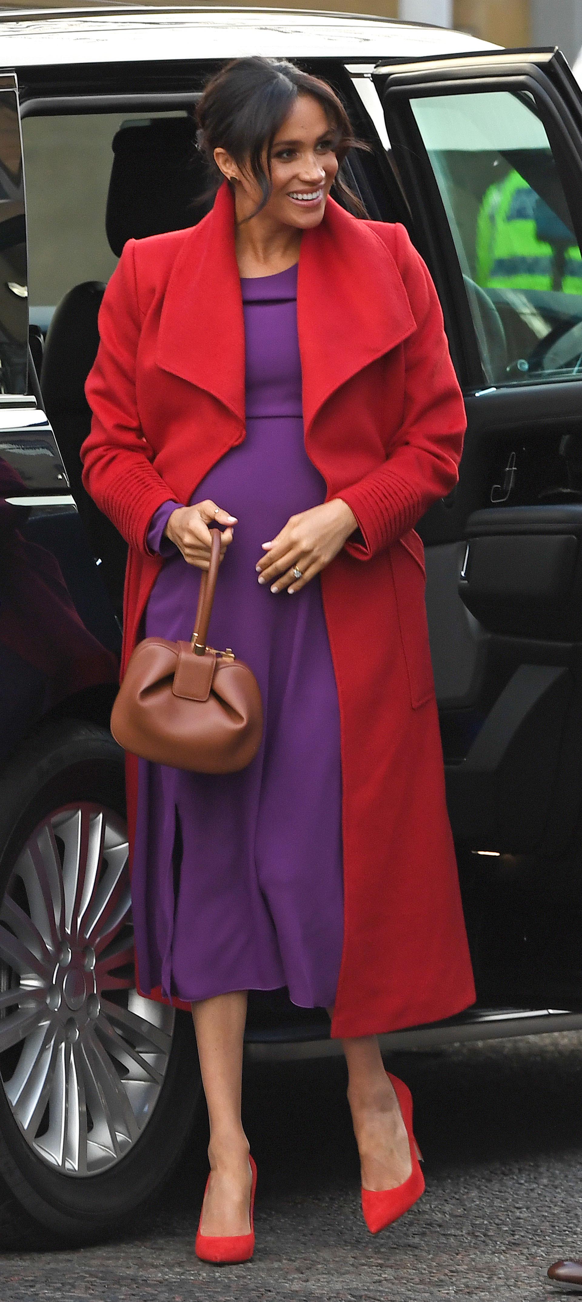 El colorido y ajustado atuendo de Meghan Markle (AFP)