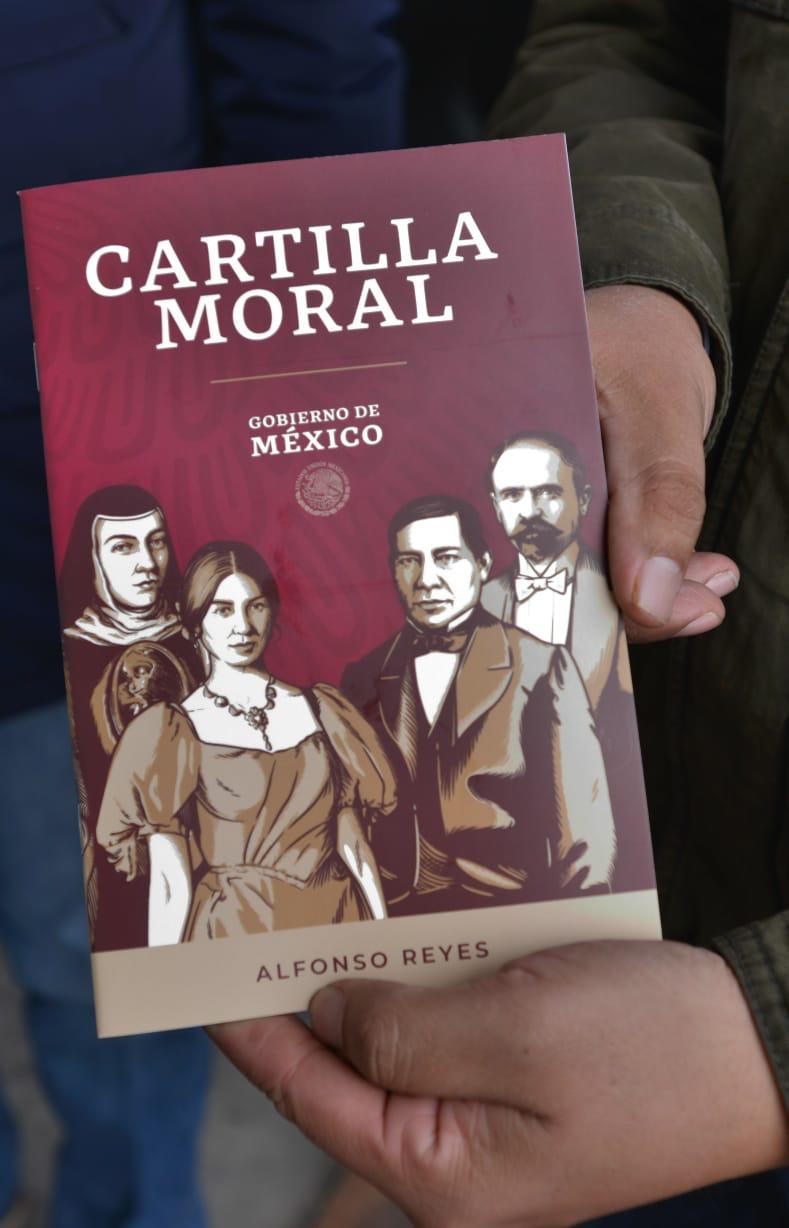 El gobierno de Andrés Manuel López Obrador comenzó a repartir gratuitamente la "Cartilla Moral" (Foto: Moisés Pablo/ CUARTOSCURO.COM)