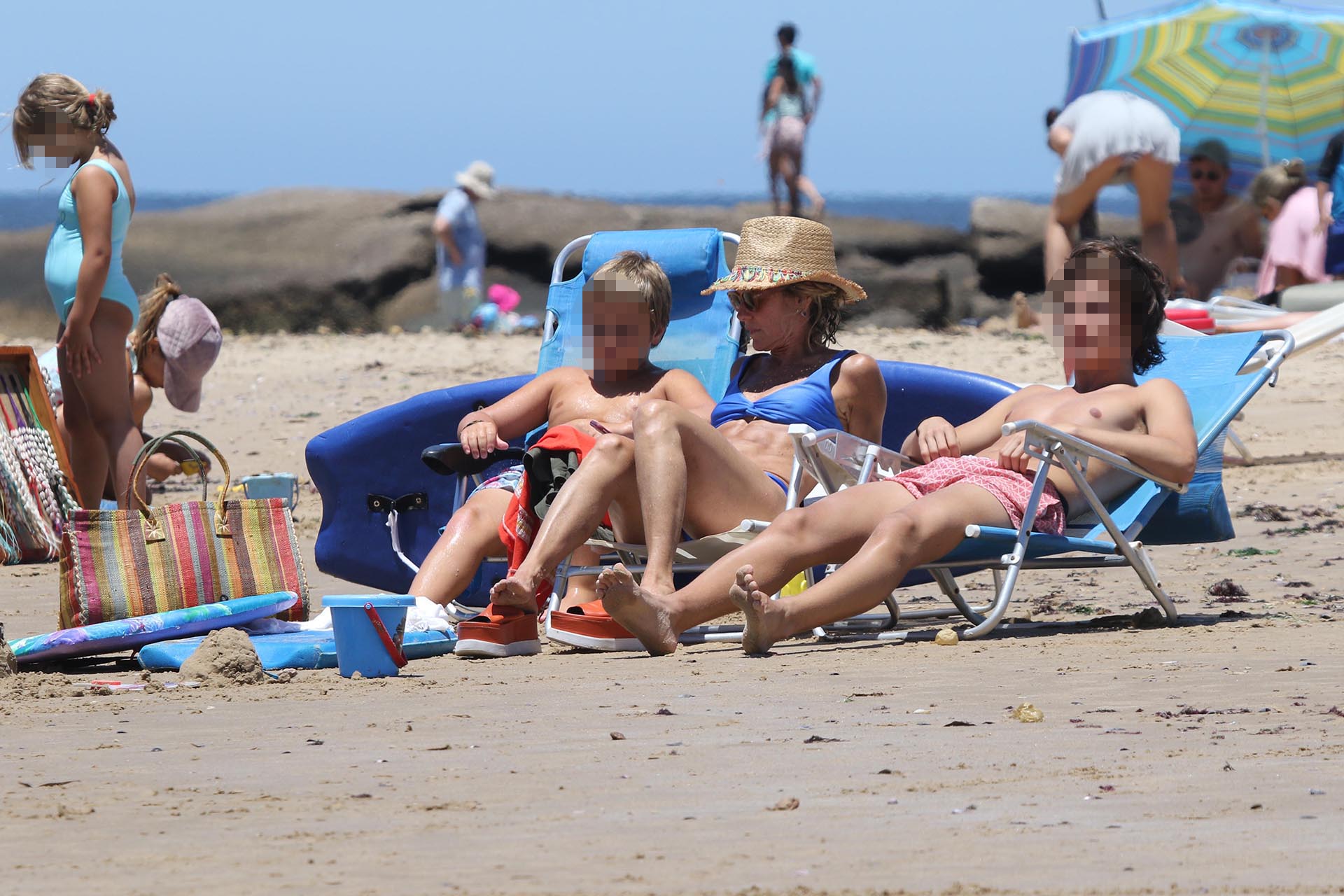 La chef se relaja en las playas, luego de que Edenor la acusara de robar energía eléctrica en uno de sus locales de San Isidro