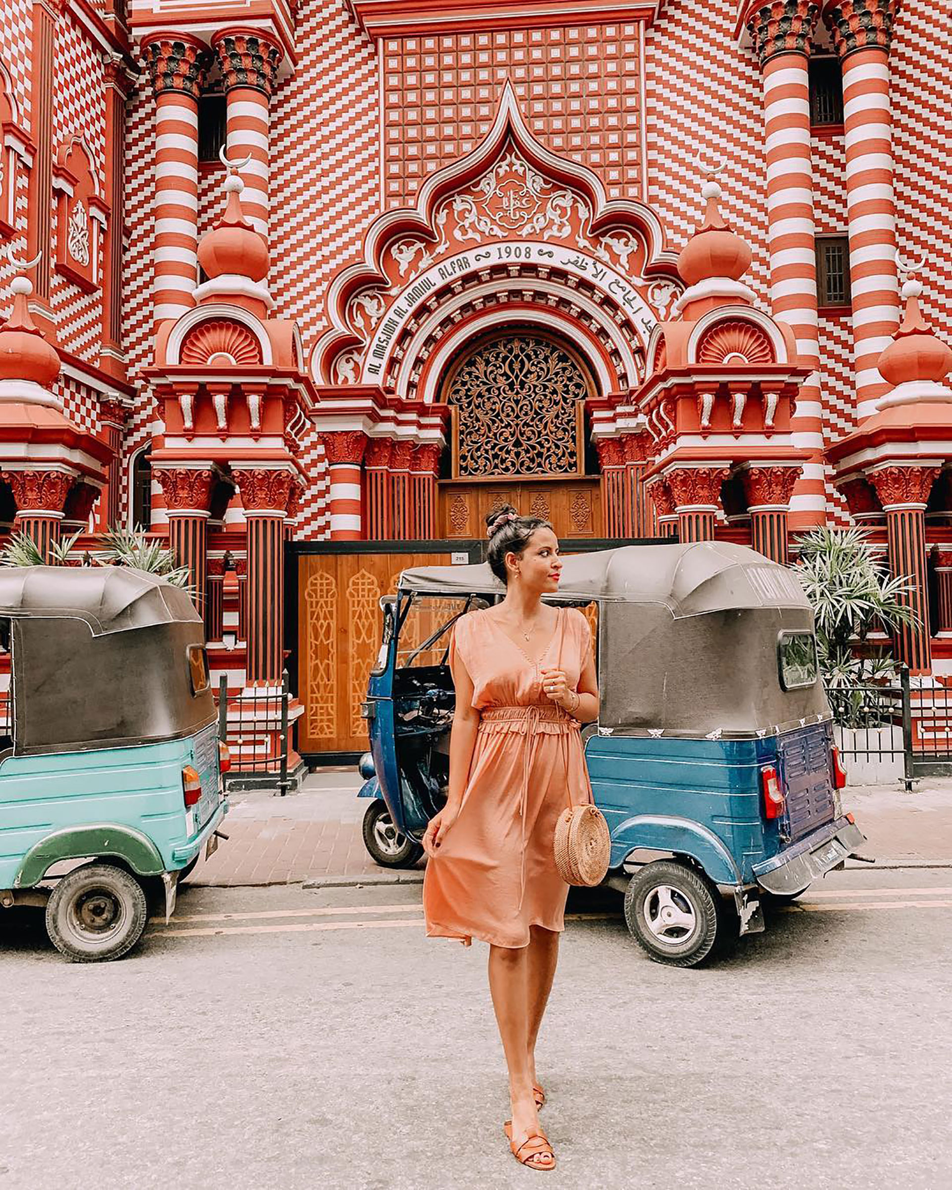 A pesar de que Colombo carece de famosos lugares de visita obligada como las otras ciudades capitales de Asia, su encanto reside en sus diferentes barrios, como el Fuerte (Colombo 1) y Pettah (Colombo 11) (@eswaratti)