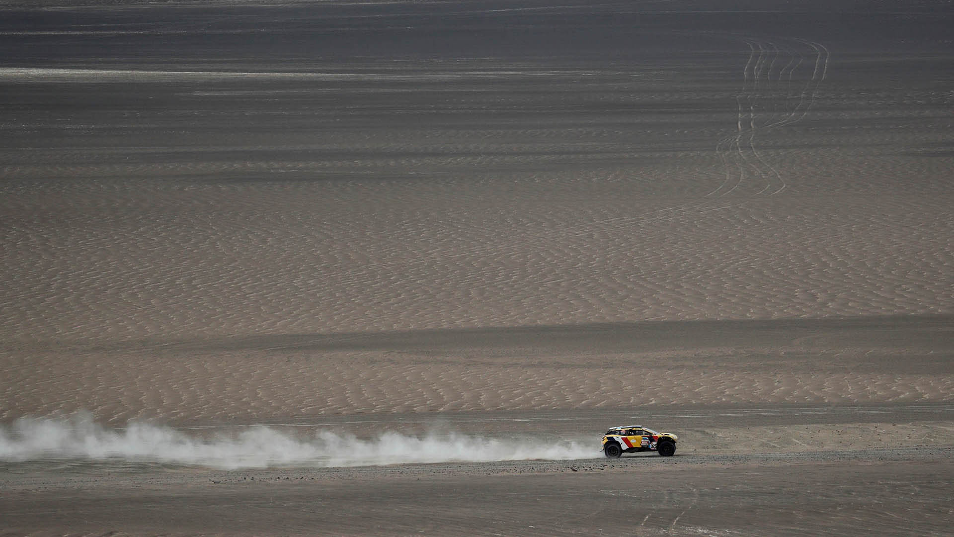 En el camino de vuelta a Pisco, los pilotos han tenido que beber un cóctel de arena de 360 kilómetros (REUTERS)
