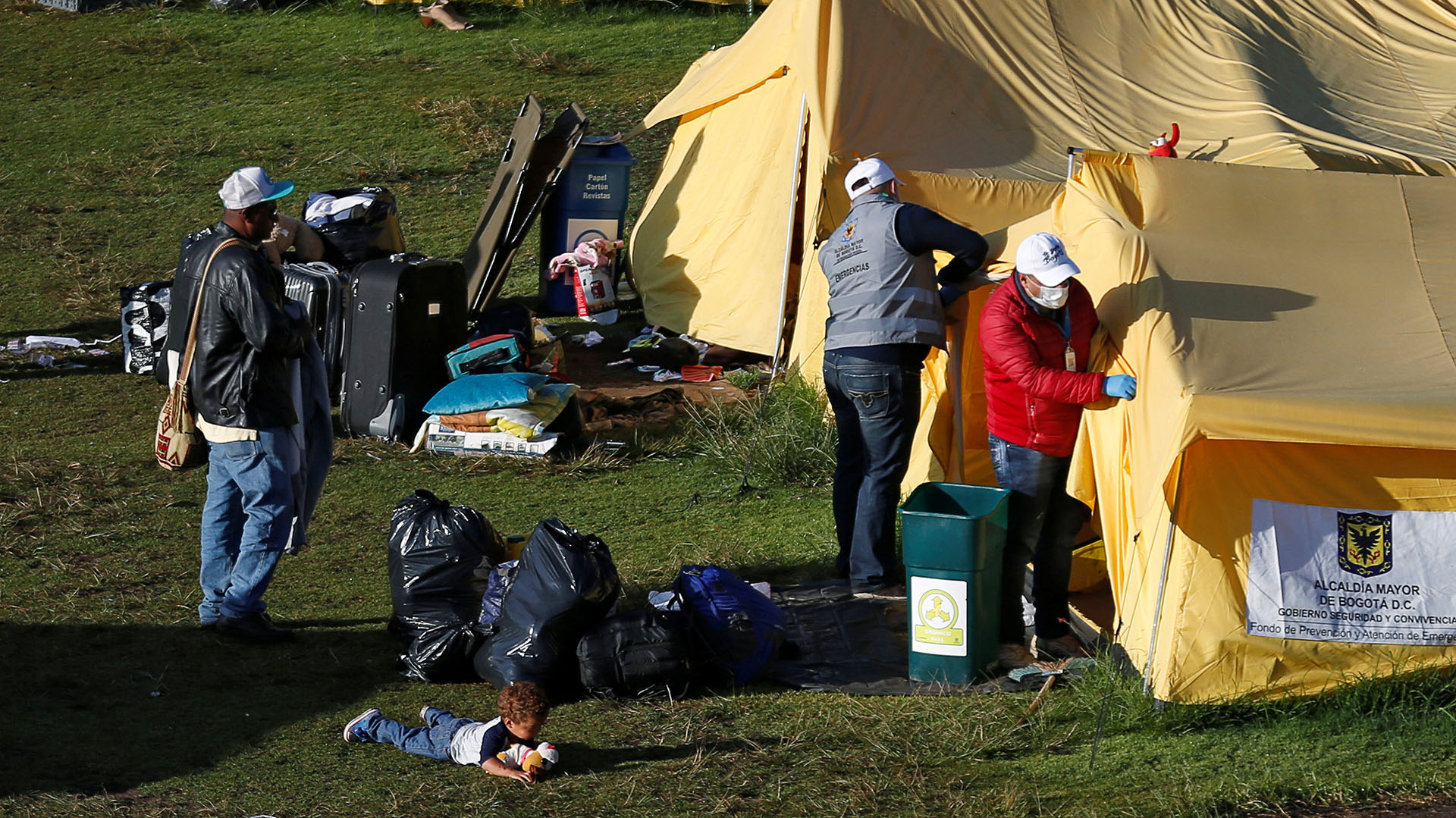 El lunes hubo funcionarios de la embajada venezolana en el campamento humanitario para ver si alguno de los residentes quería regresar a su país (REUTERS/Luisa Gonzalez)