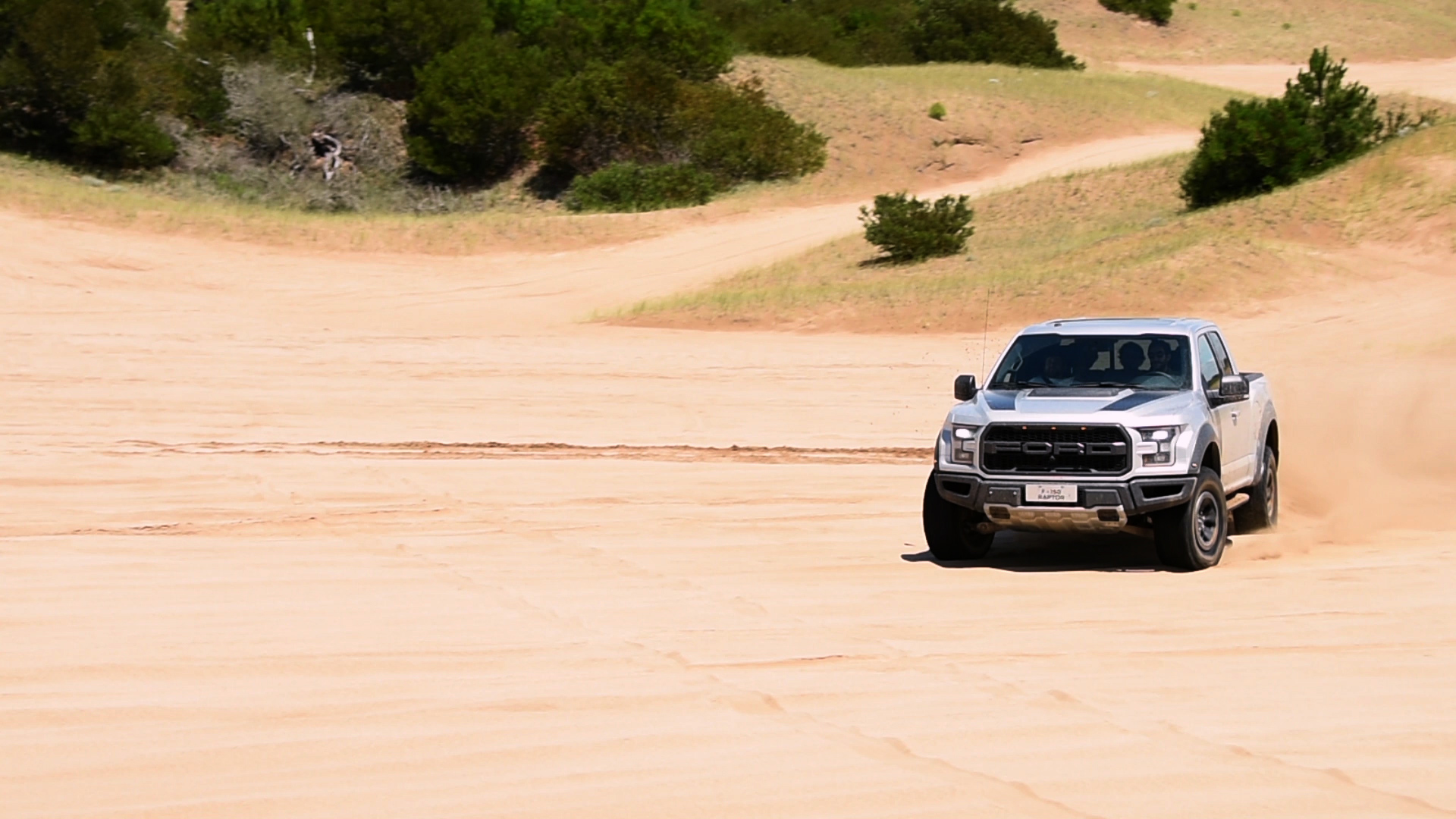 La F-150 Raptor resulta imparable en cualquier terreno.