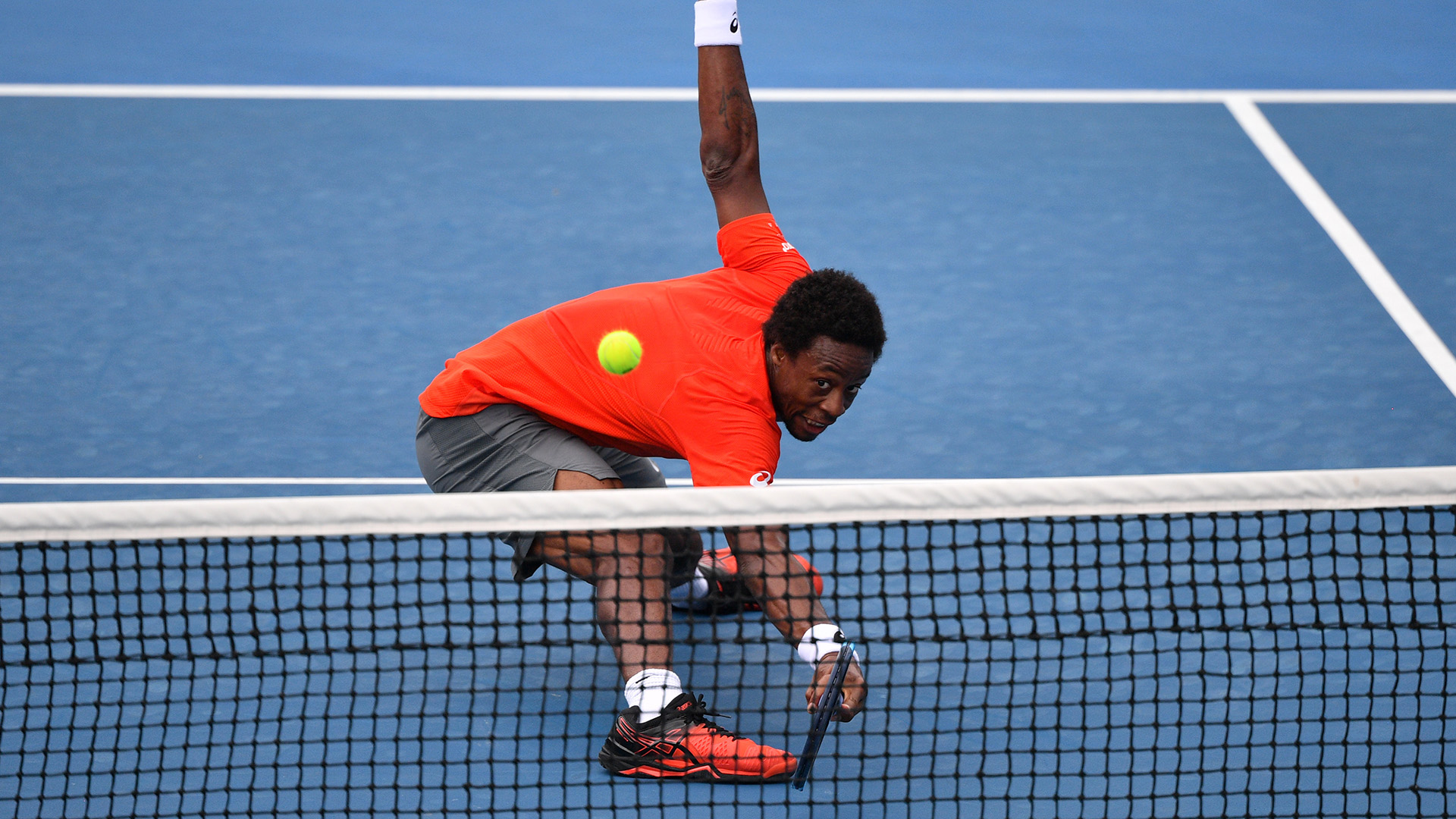El francés Gael Monfils fue sorprendido por el estadounidense Taylor Fritz y perdió por 6-3, 6-7 (8/10), 7-6 (8/6), 7-6 (7/5)