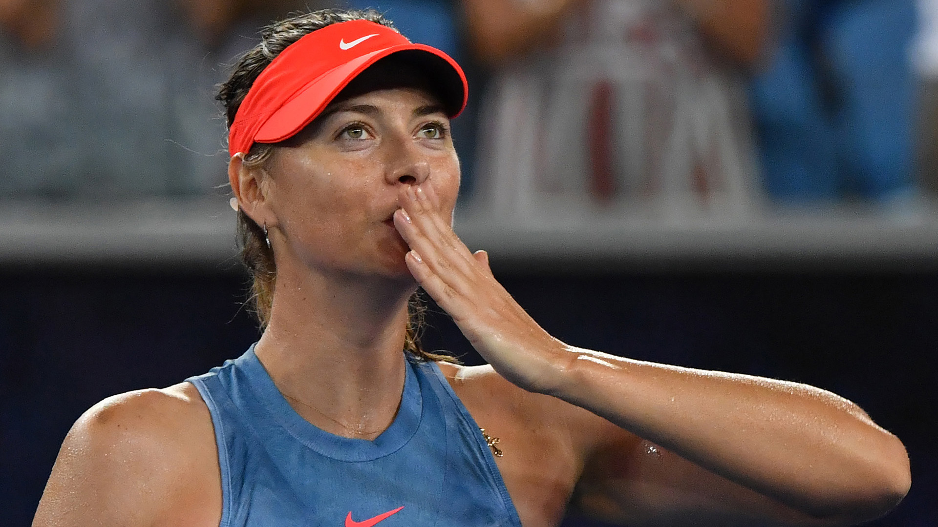 La rusa Maria Sharapova (30) despidió a la sueca Rebecca Peterson con un contundente 6-2 y 6-1