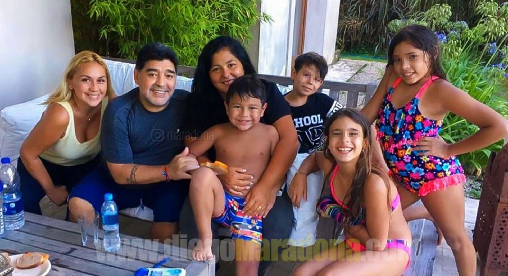 Tras su separación de Rocío Oliva, Diego Maradona se reencontró con su hijo Dieguito Fernando, tras años de no verlo. Además, en “Intrusos” generó un gran revuelo con declaraciones explosivas contra su ex pareja, Florencia de la Ve y sus hijas Dalma y Gianinna