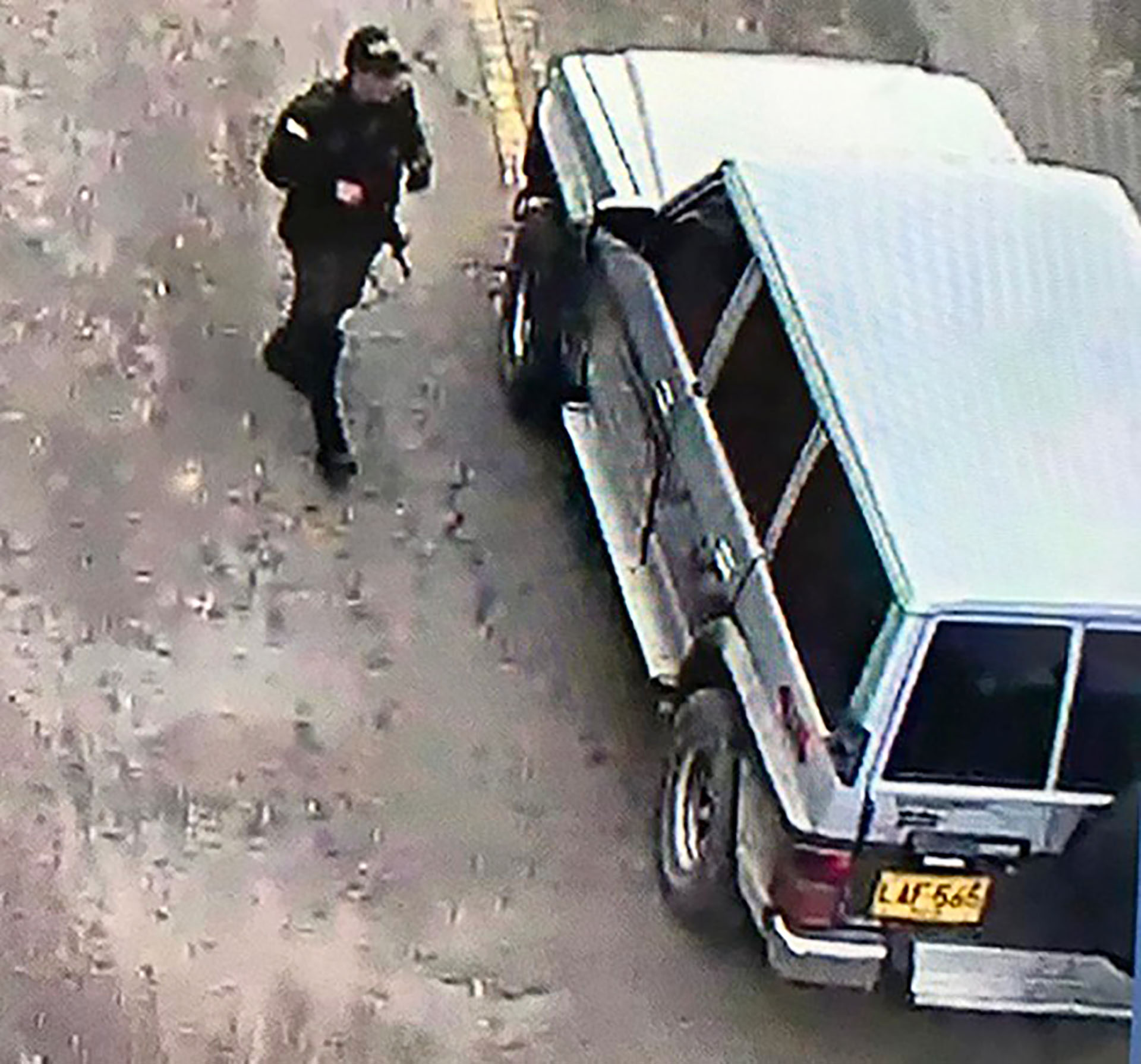 Esta es la camioneta Nissan Patrol, modelo 1993, que explotó dentro de la escuela policial.
