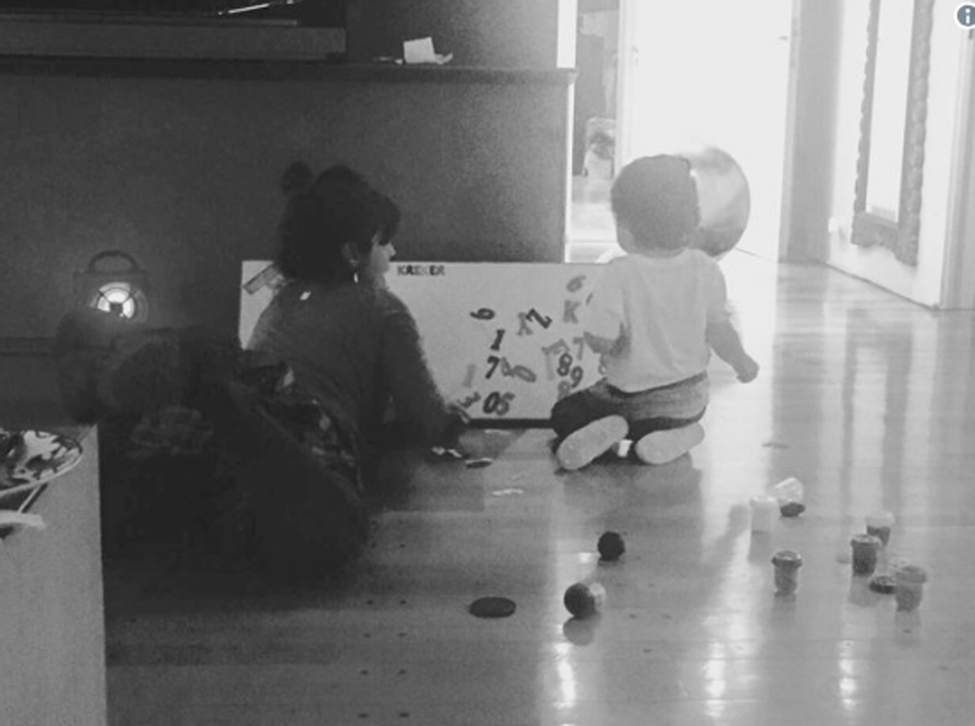Dieguito jugando en la casa de Gianinna (Instagram)