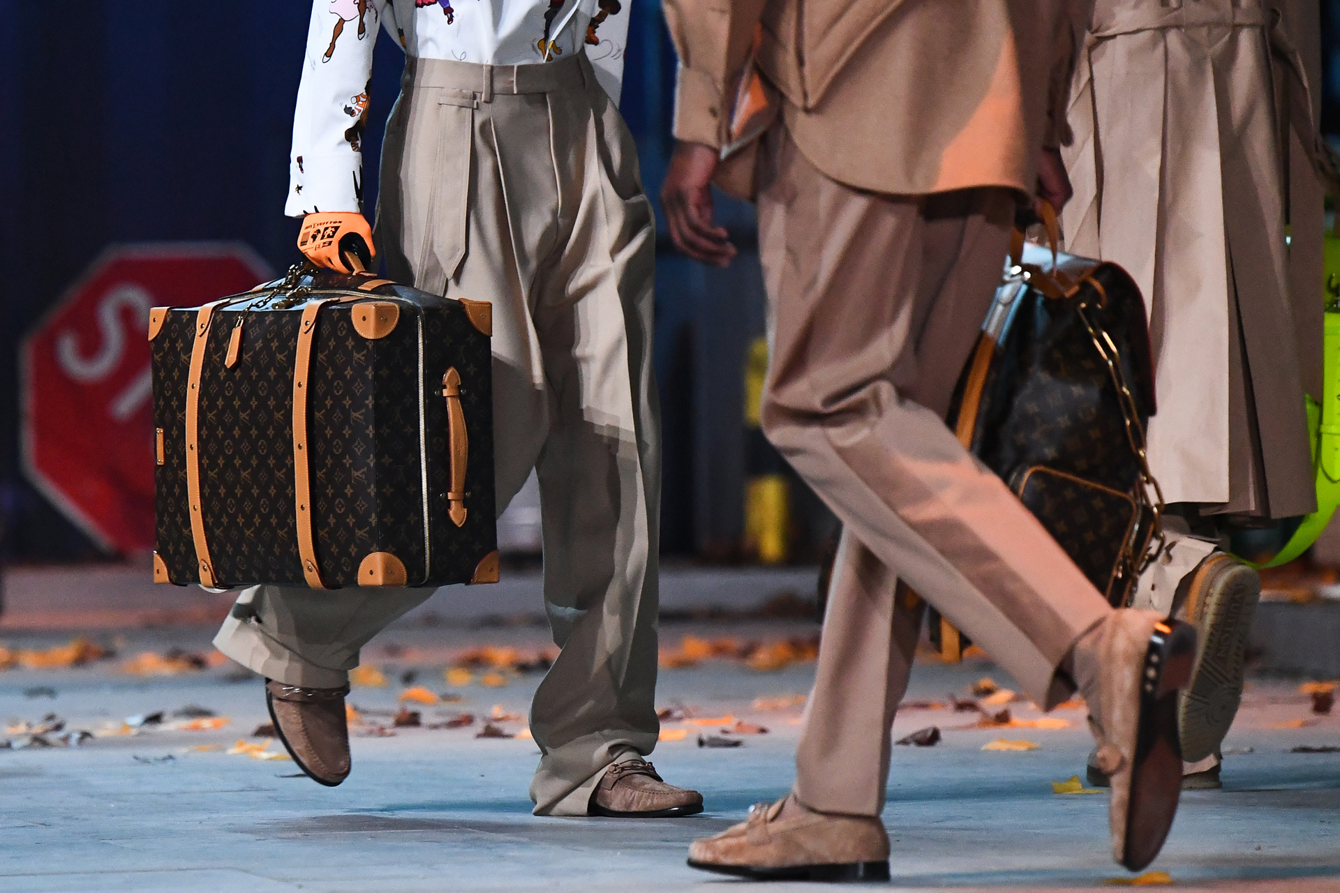 Los icónicos baúles monogram de Louis Vuitton, mochilas y bolsos de viaje fueron los grandes protagonistas de la marroquinería