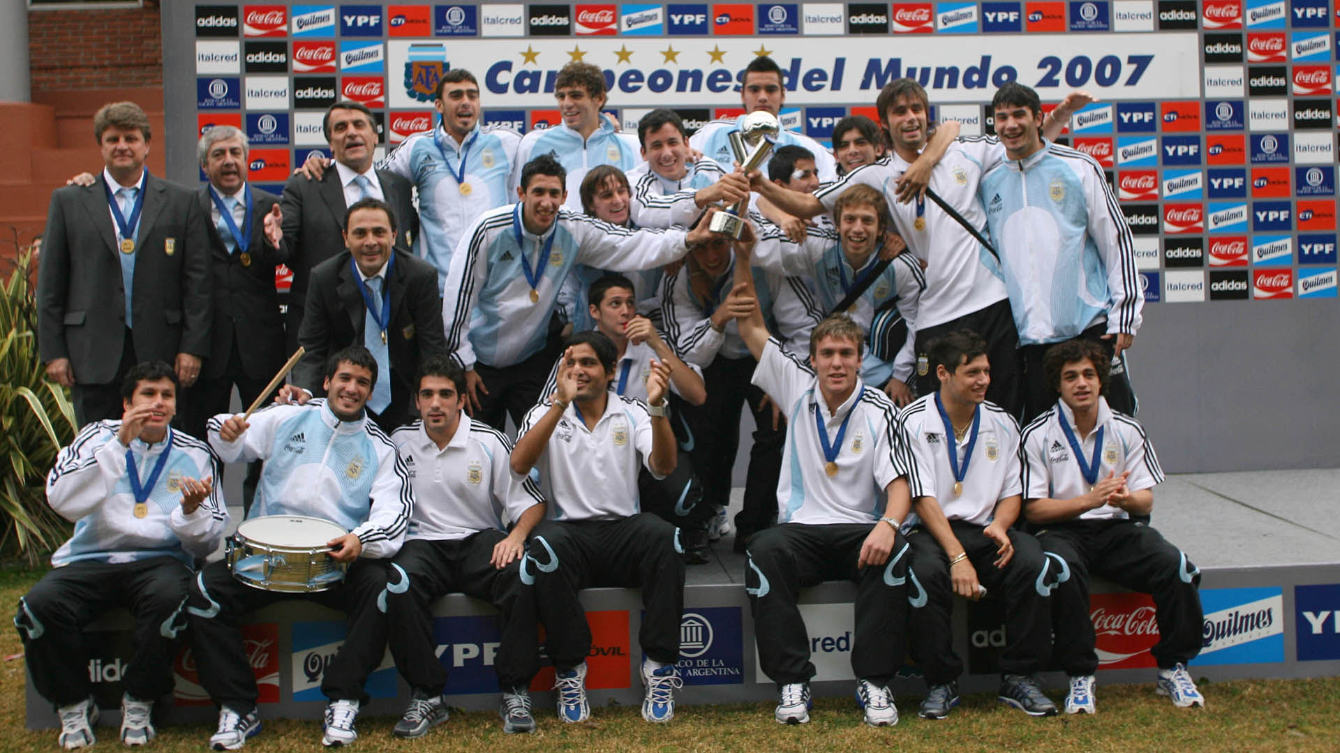 El plantel campeón del mundo Sub 20 en Canadá 2007 (Foto Baires)