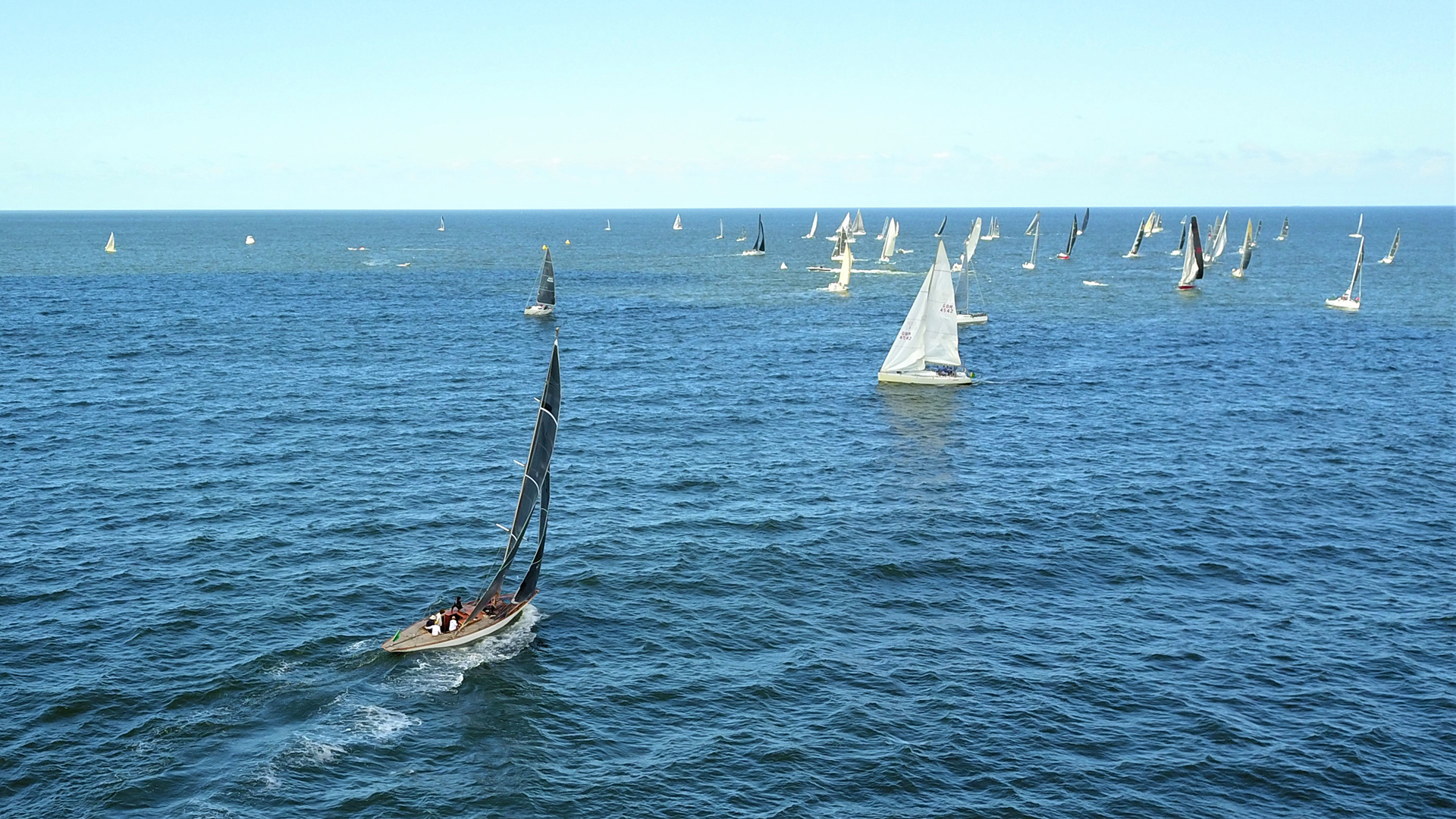 Desde el lunes 14 de enero hasta el sábado 19, cerca de 80 veleros provenientes de Argentina, Uruguay y Brasil y unos 600 tripulantes, participaron del “Circuito Rolex Atlántico Sur 2019” para brindar durante una semana un espectáculo lleno de glamour en la bahía de Maldonado