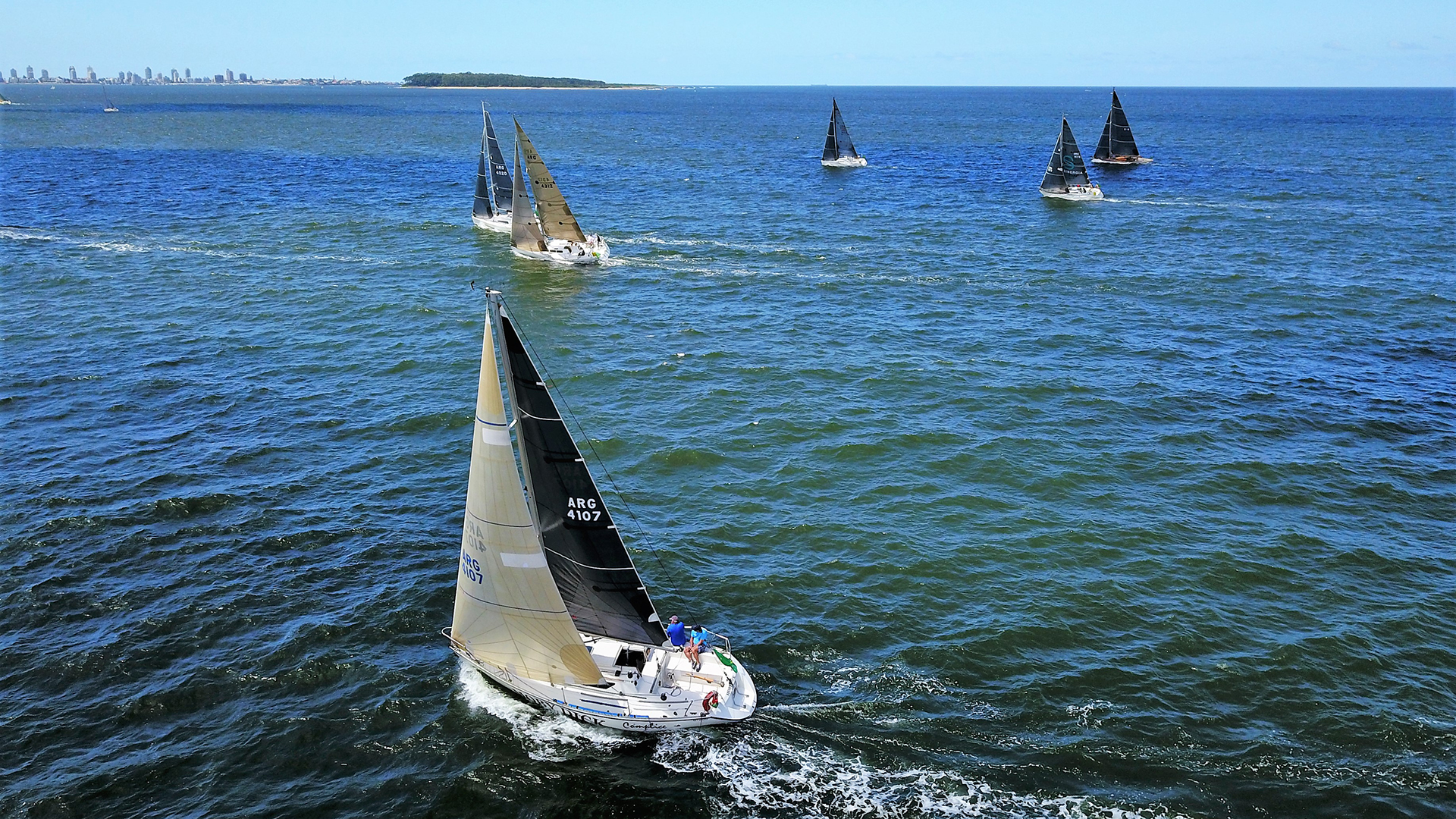 El número de inscriptos llegó a 78 barcos repartidos entre las fórmulas ORC Internacional, ORC Club, IRC y Clase J70. Hay embarcaciones de cinco países diferentes: barcos uruguayos, argentinos, brasileños, una tripulación australiana y una tripulación estadounidense