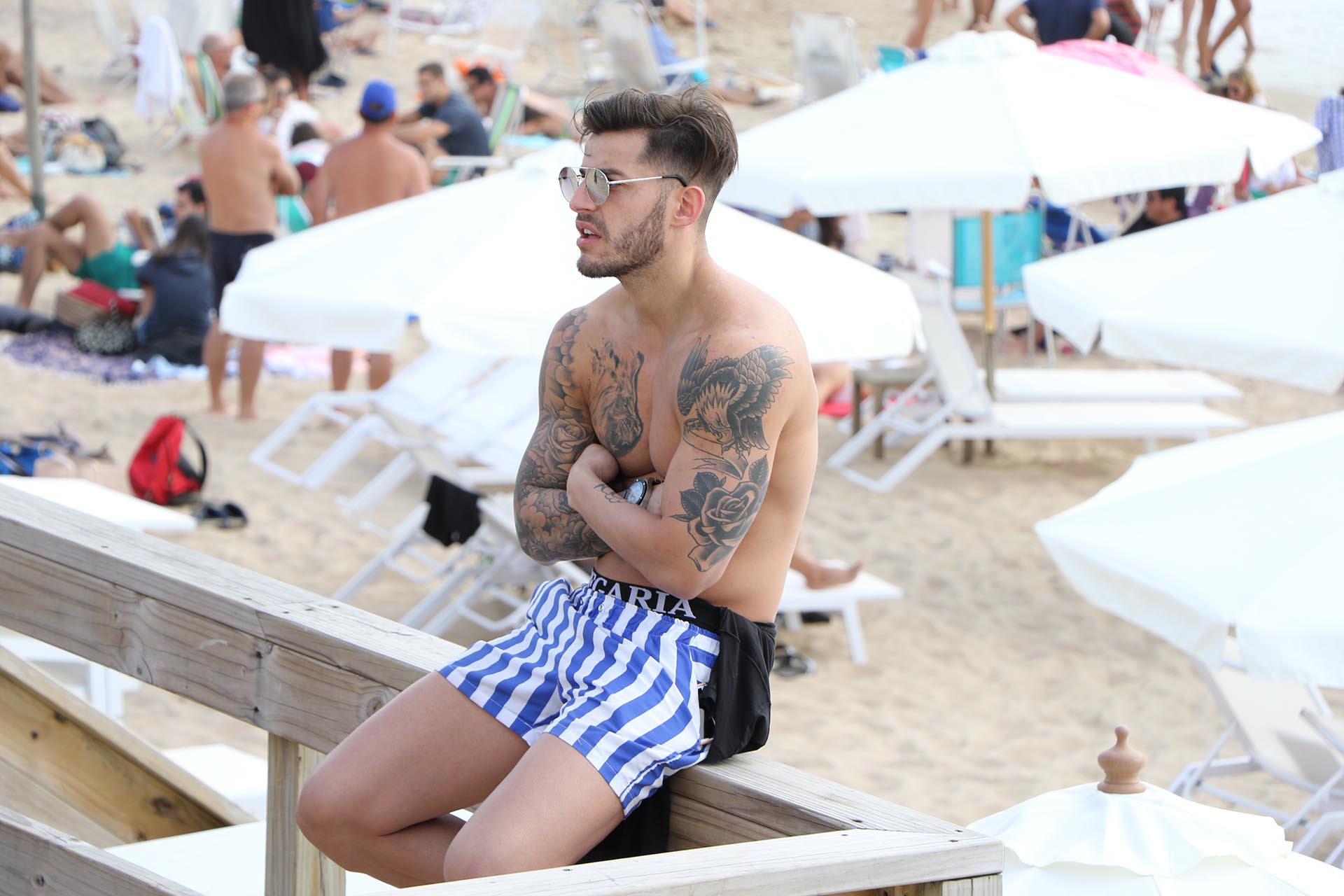 Lhoan es cantante y uno de los últimos clips que grabó se llama Te quiero, cuya protagonista fue Charlotte Caniggia