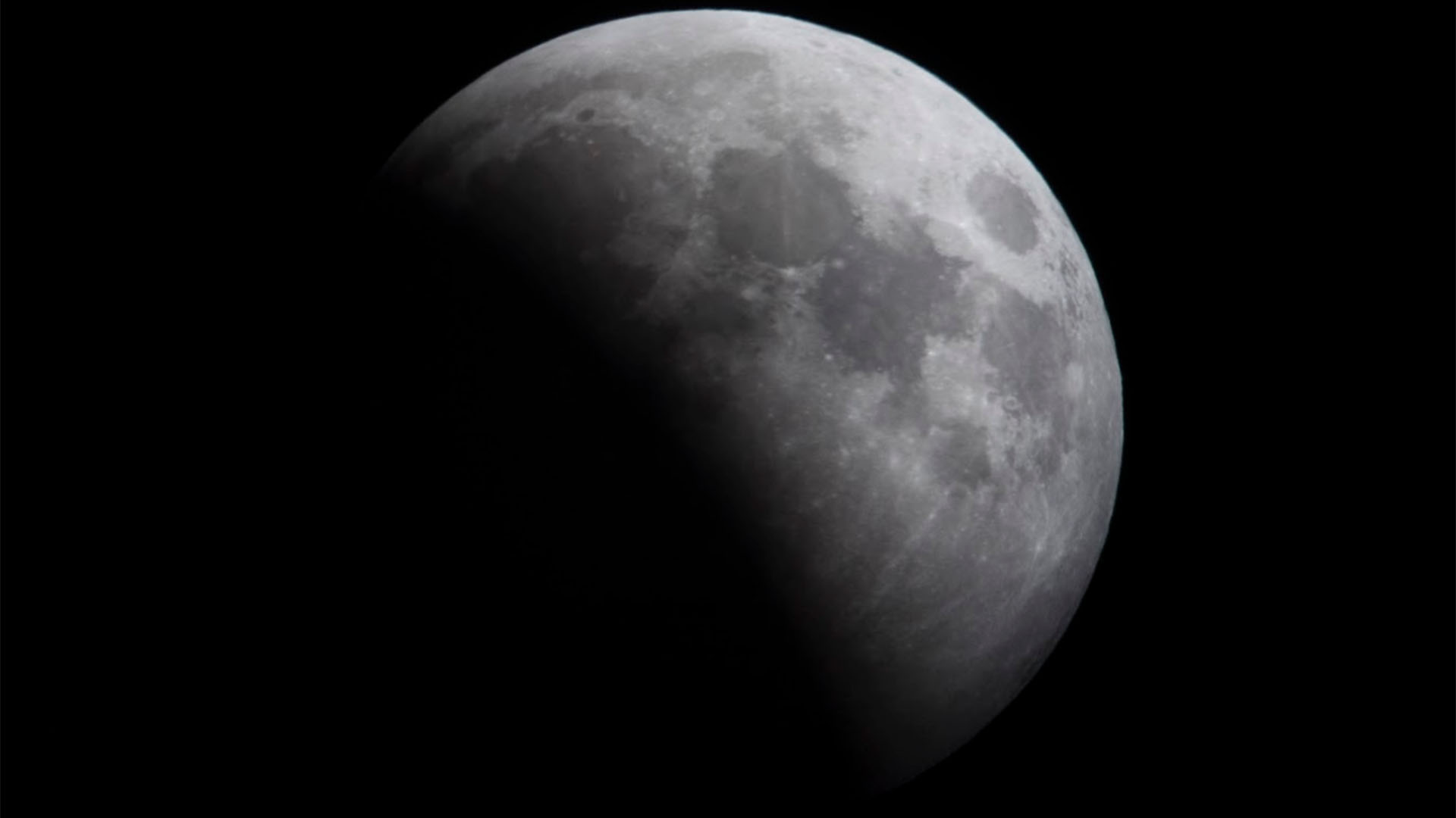 La Luna podría ser el escenario de futuras conflictos internacionales (Gillermo Llamos)