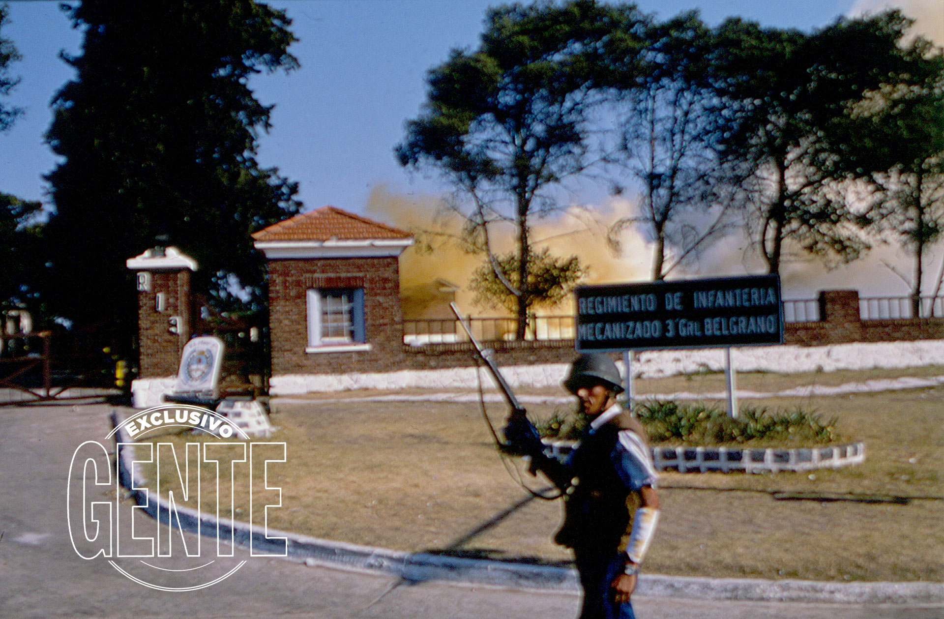 Bien entrada la calurosa tarde del lunes 23, los bombardeos circunscribieron la lucha a los alrededores de los pabellones. Afuera se vivía una pausa de tensa tranquilidad.