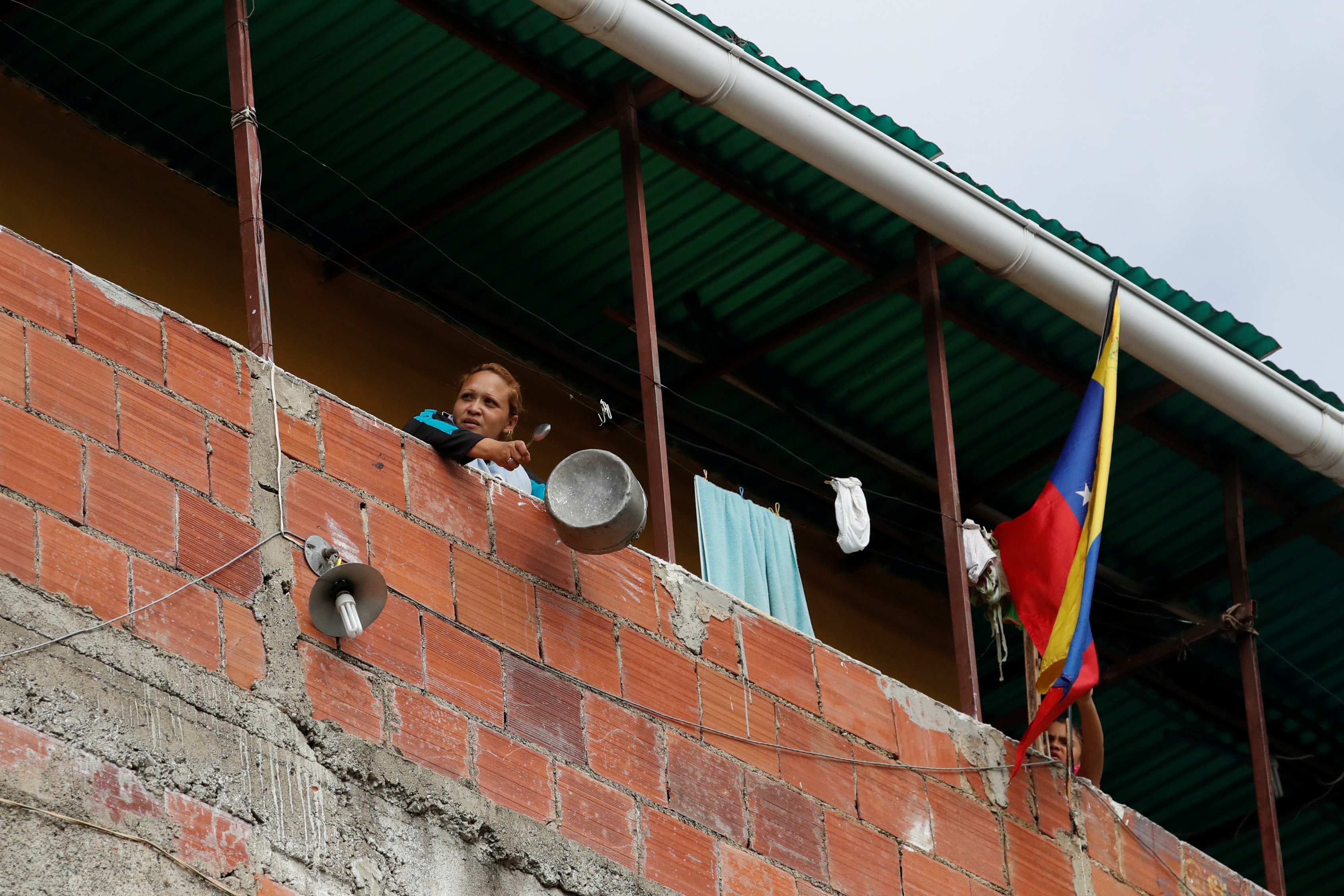 El rechazo fue expresado desde las viviendas y en las calles