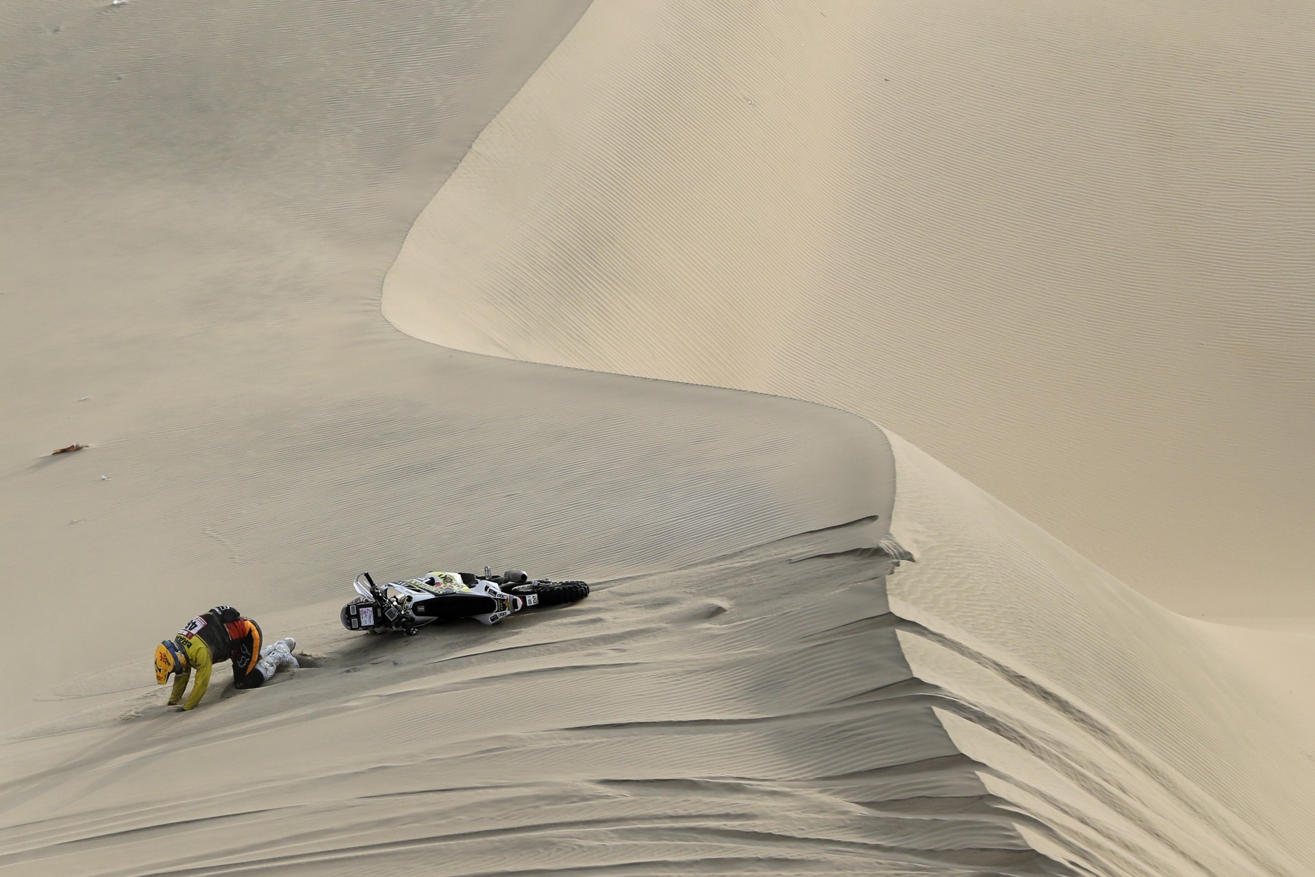 Jan Brabec de la República Checa durante la novena etapa del Rally Dakar en Pisco, Perú, miércoles 16 de enero de 2019.