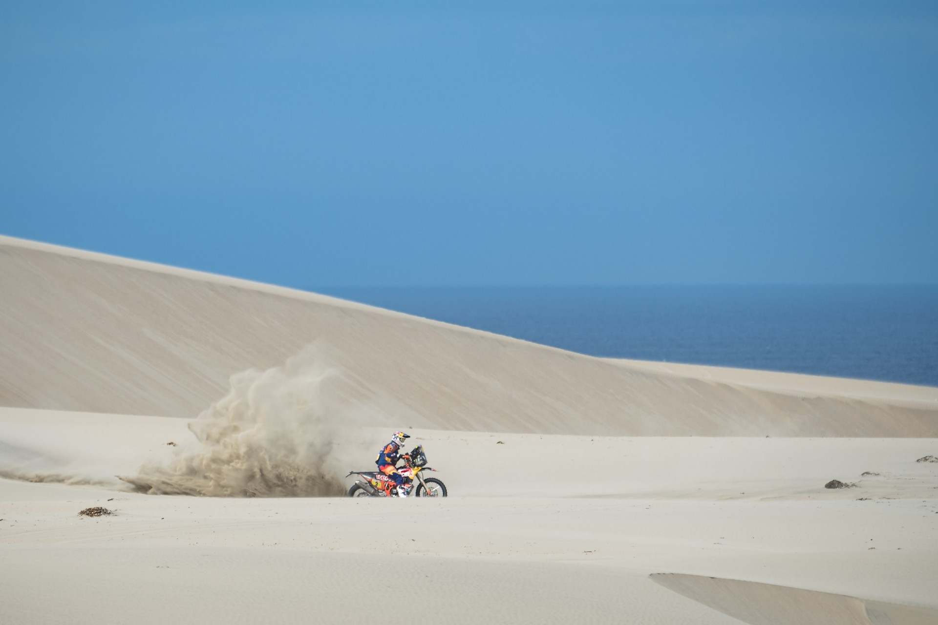 Toby Price (AUS) de Red Bull KTM Factory Team compite en la etapa 08 del Rally Dakar 2019 desde San Juan de Marcona a Pisco, Perú, el 15 de enero de 2019.