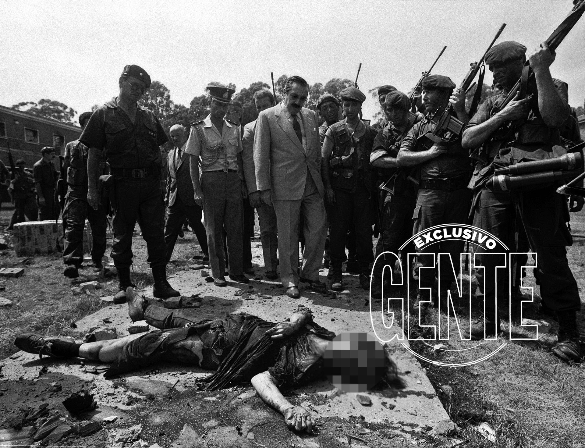 Alfonsín recorrió gran parte del Regimiento. Esa noche se dirigió al país por cadena nacional, condenando la “cruel acción de los personeros de la muerte” y felicitando “la decisión y el coraje de quienes defendieron la independencia y la soberanía popular”.