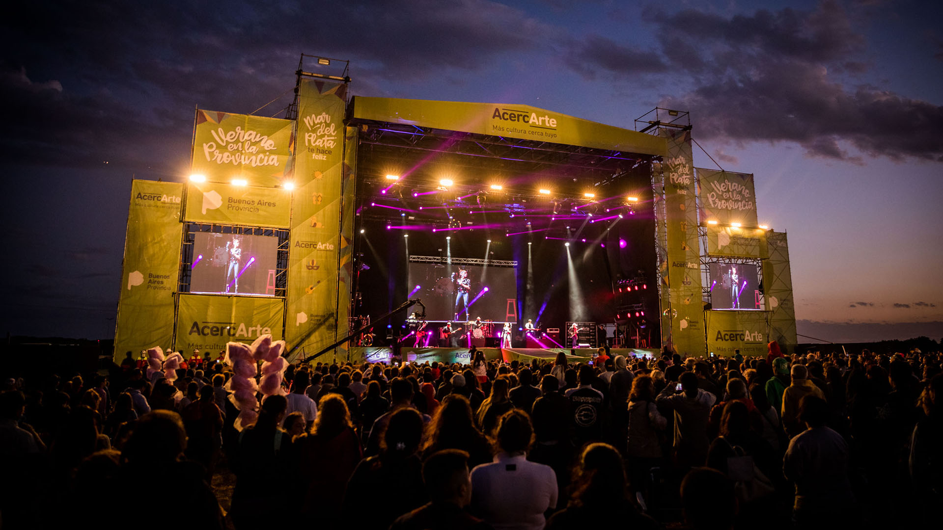 El recital no tuvo bises. Y Pastorutti terminó pidiendo disculpas en las redes sociales. “Se los debemos… ¡La próxima los complacemos!”, prometió sobre el repertorio que ya había presentado en septiembre en el festival Ciudad Emergente, en la Usina del Arte