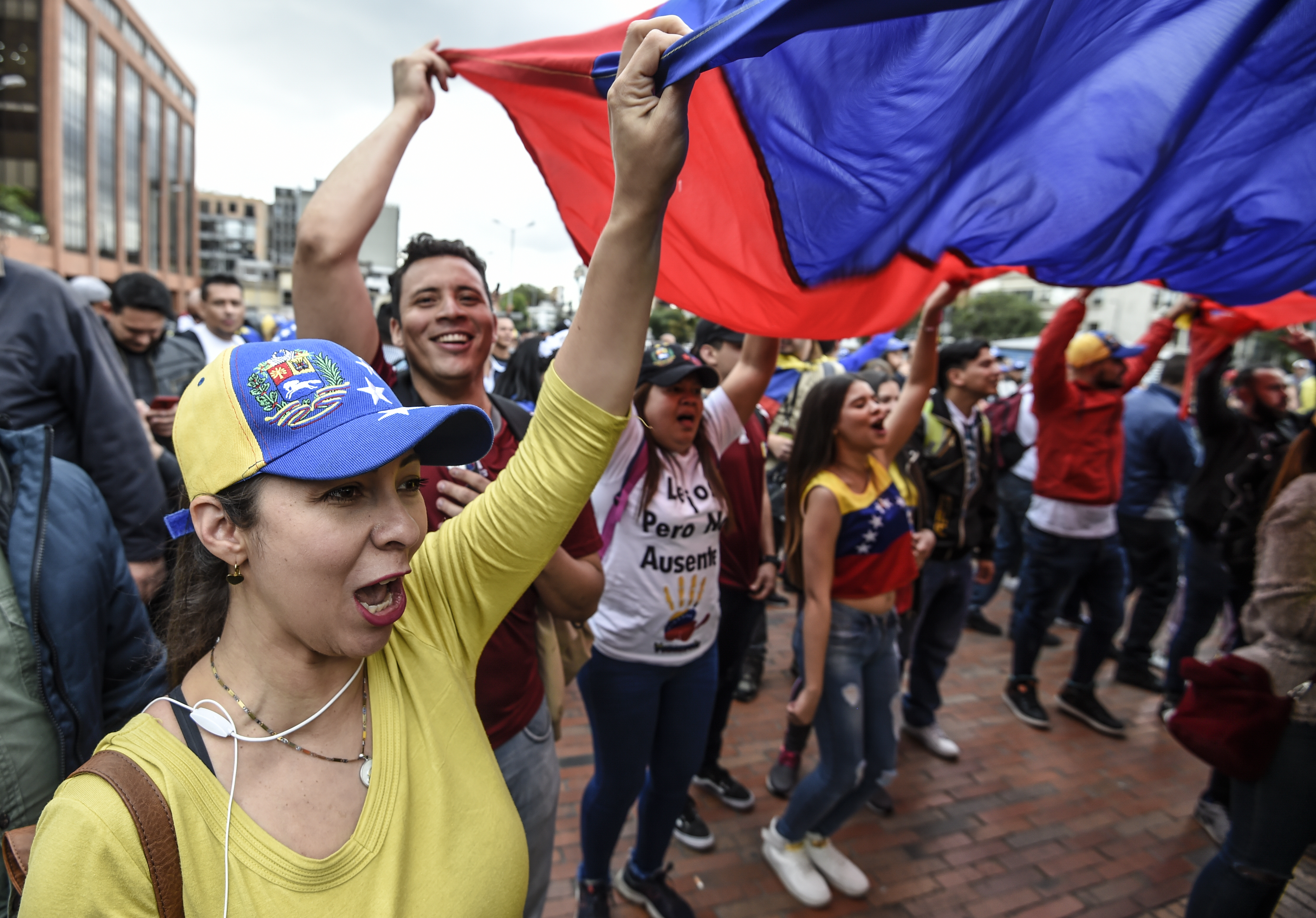 En Bogotá las protestas también fueron multitudinarias. (Photo by Juan BARRETO / AFP)