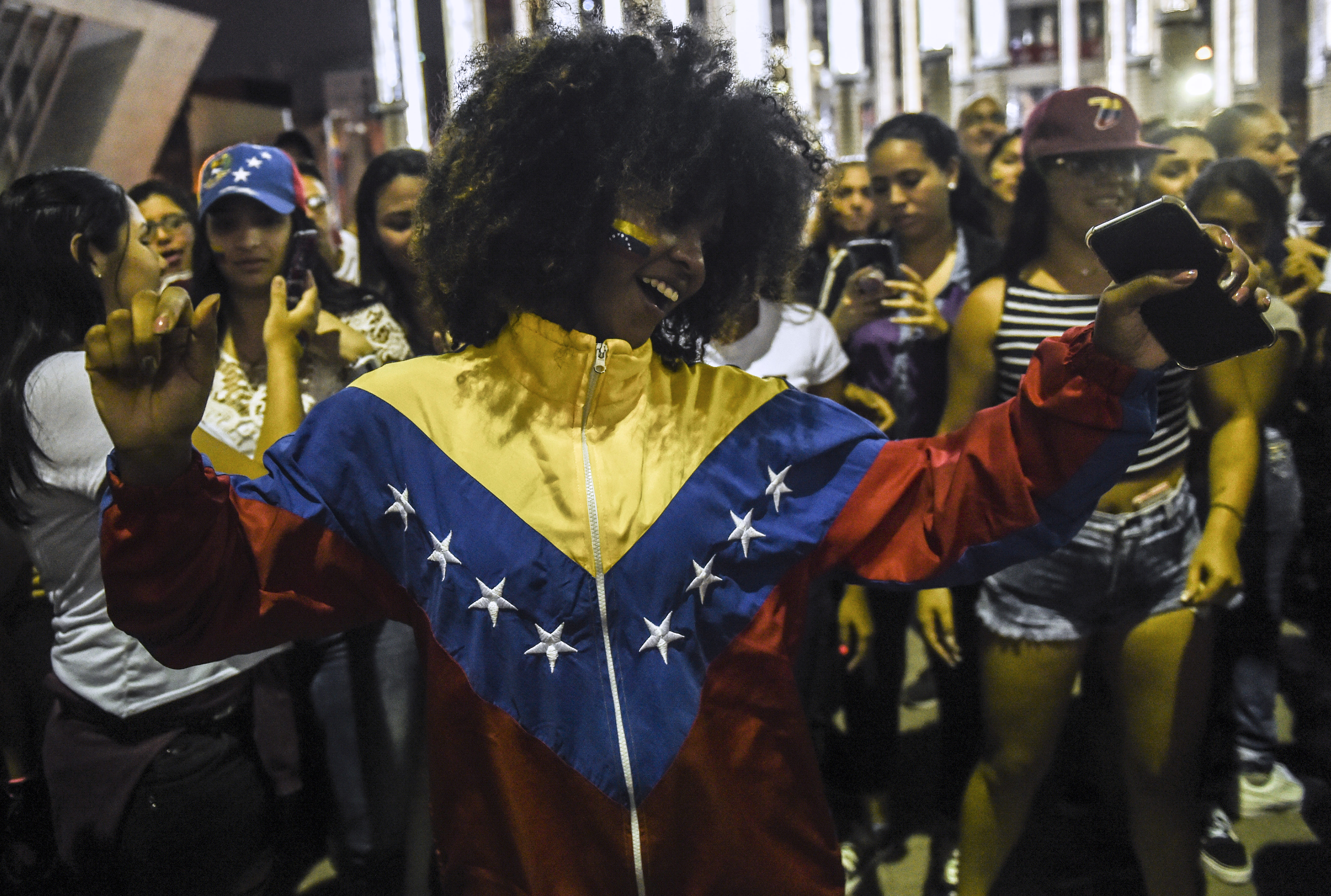 Venezolana en Medellín. (Photo by JOAQUIN SARMIENTO / AFP)