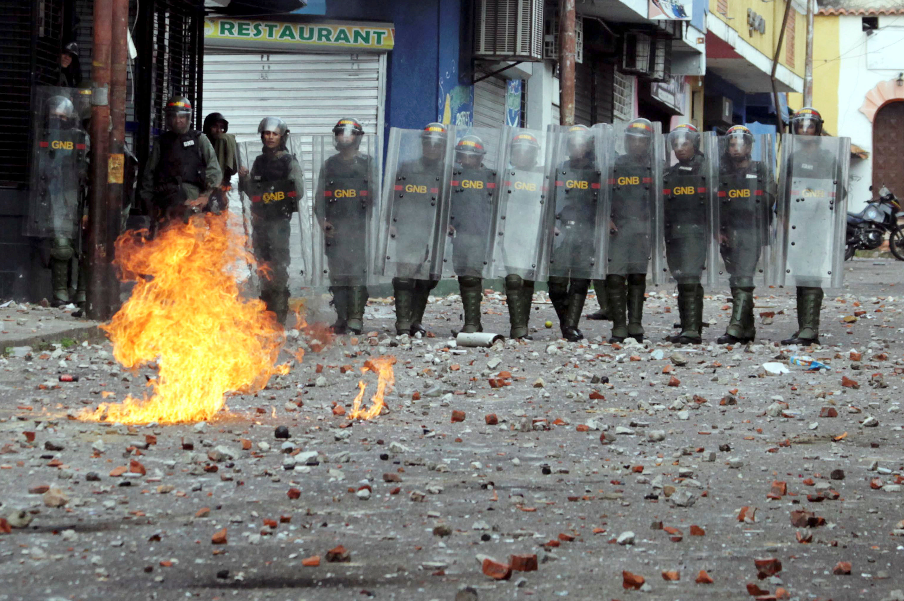 Las fuerzas chavistas en Tachira, Venezuela. (REUTERS/Carlos Eduardo Ramirez)