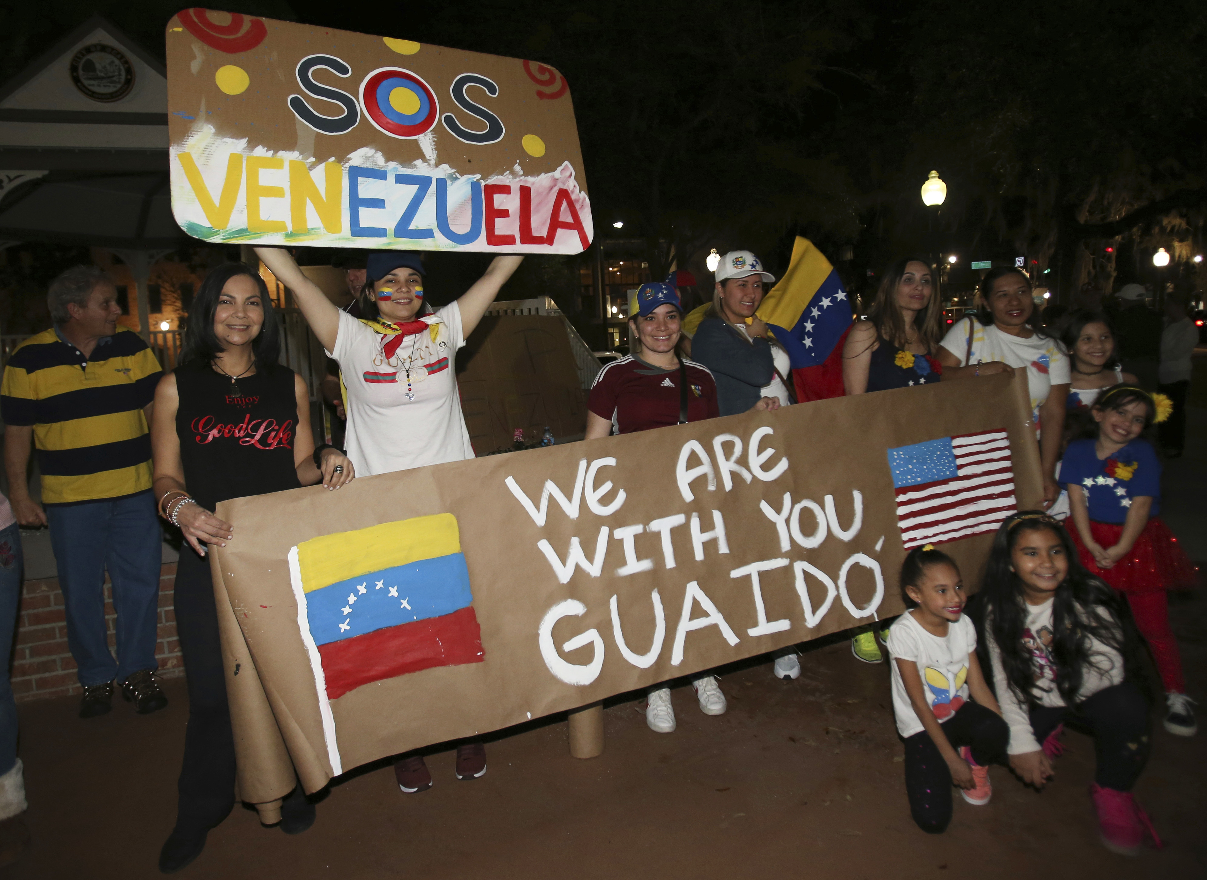 Protestas en Florida. (Bruce Ackerman/Star-Banner via AP)