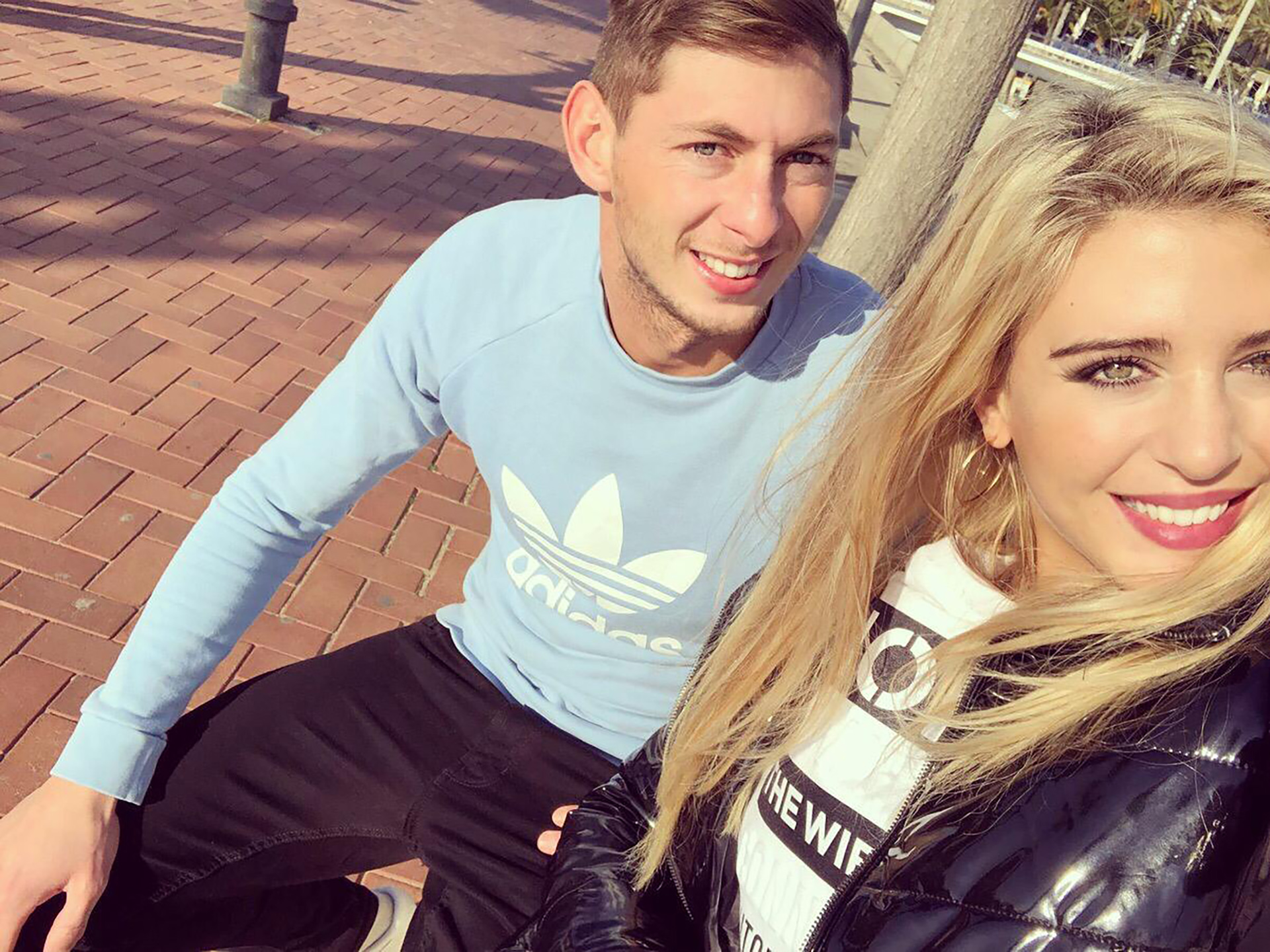 Junto a su novia, en sus vacaciones por Europa