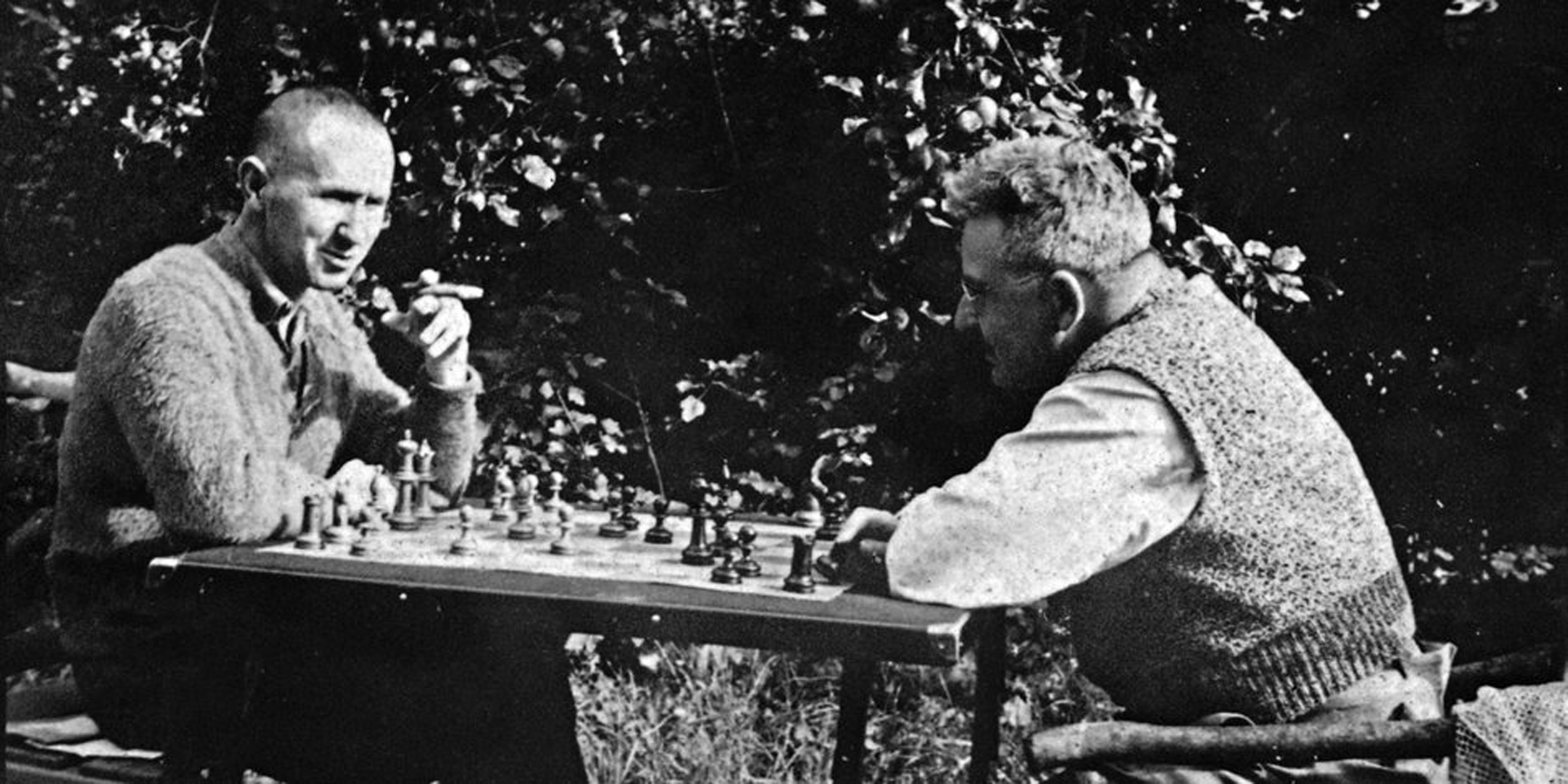 Bertolt Brecht y Walter Benjamin jugando al ajedrez, Dinamarca, 1934